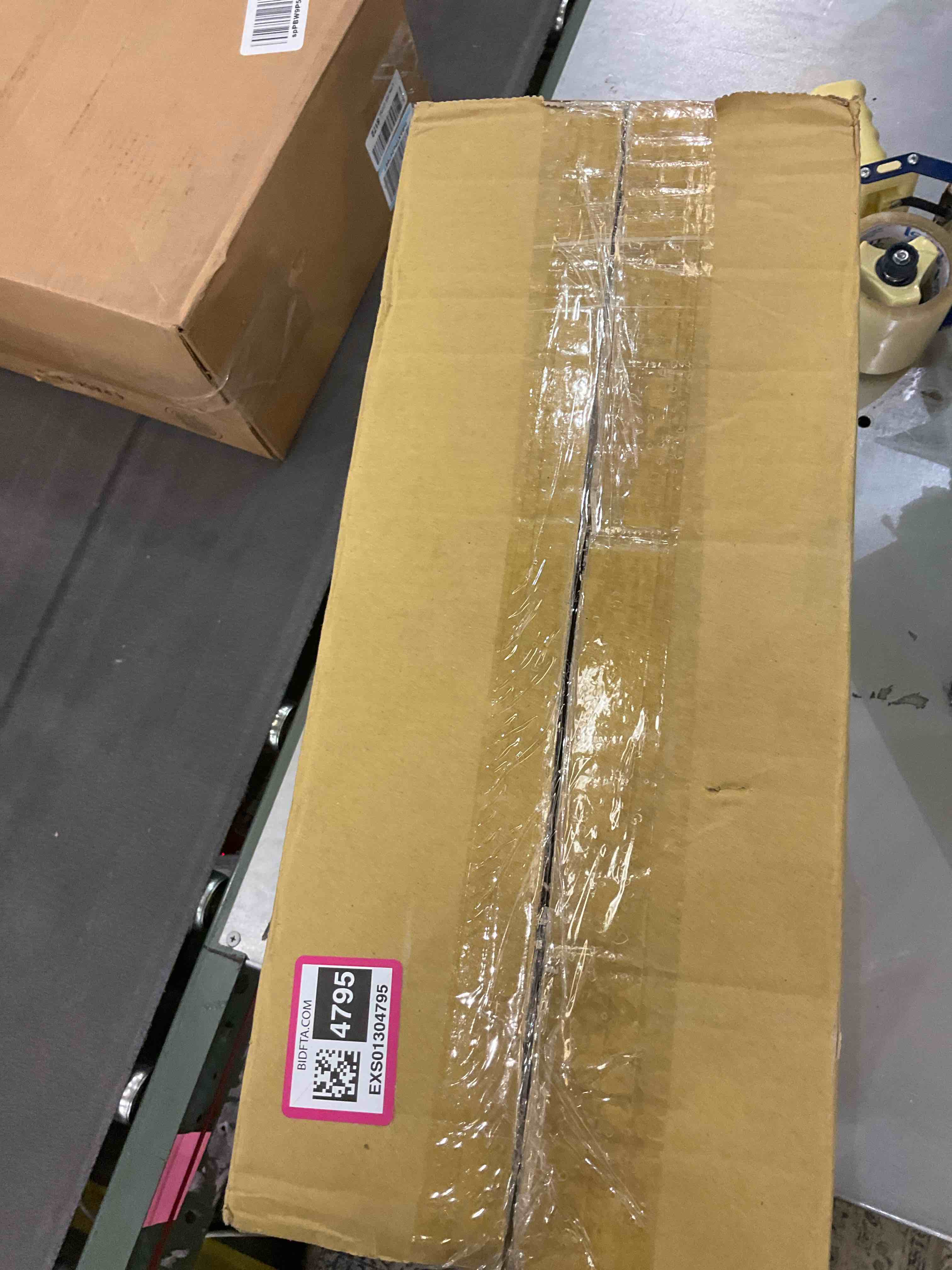 https://s3.amazonaws.com/lotting-images-prod/BargainHunt/EXS01304795_1709822369854.jpeg