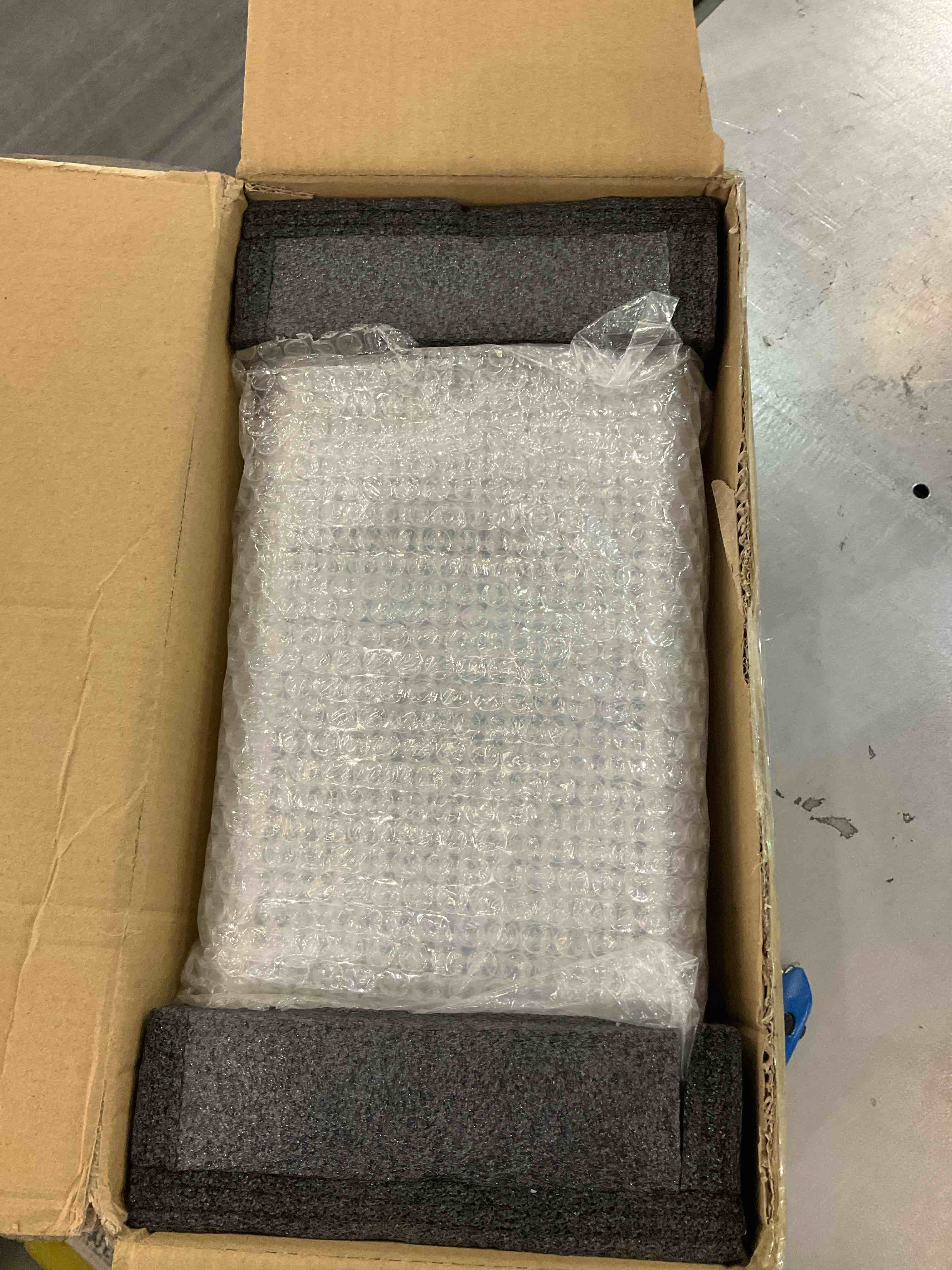 https://s3.amazonaws.com/lotting-images-prod/BargainHunt/EXS01304807_1709823618870.jpeg