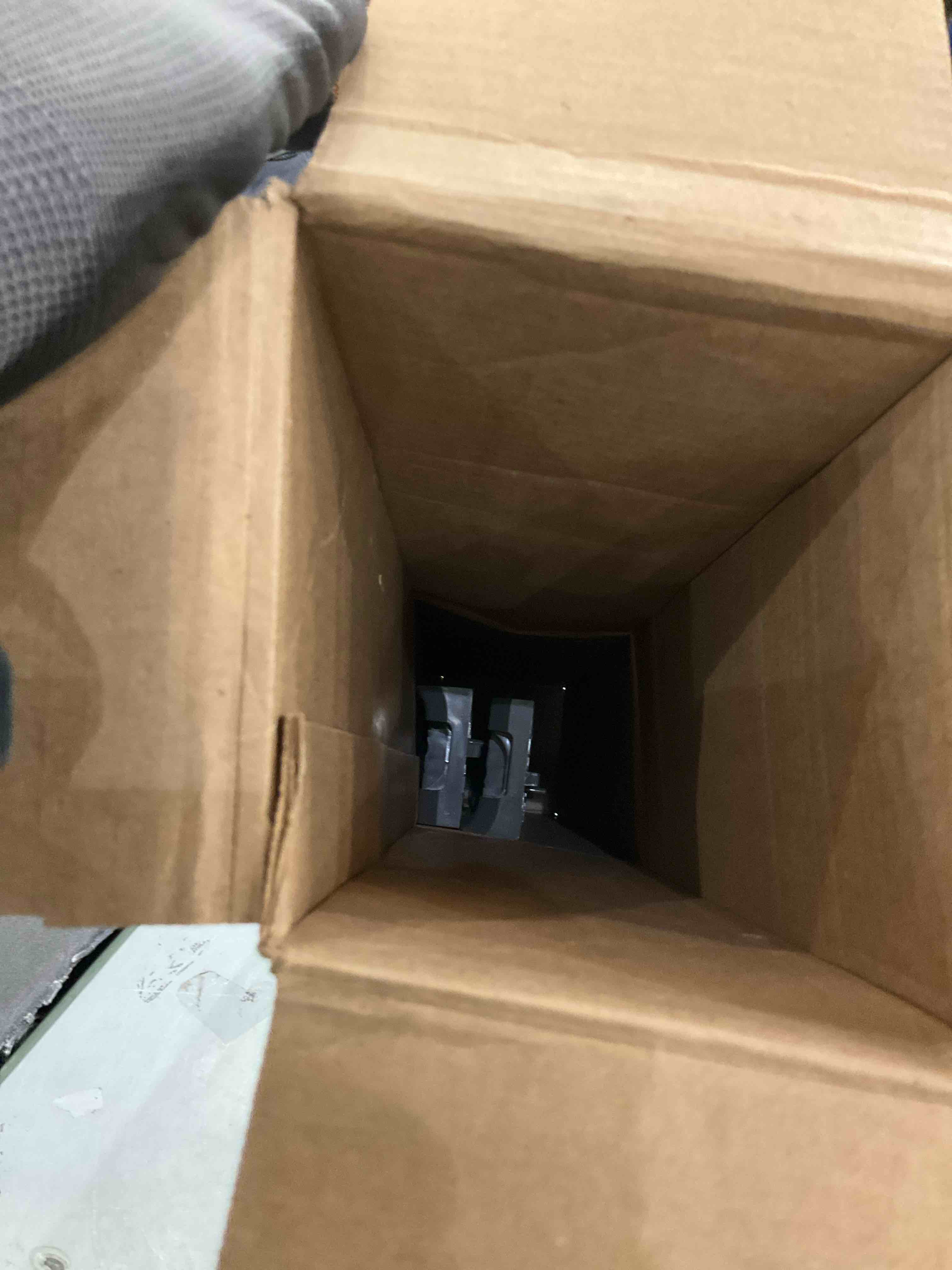 https://s3.amazonaws.com/lotting-images-prod/BargainHunt/EXS01304812_1709824559986.jpeg