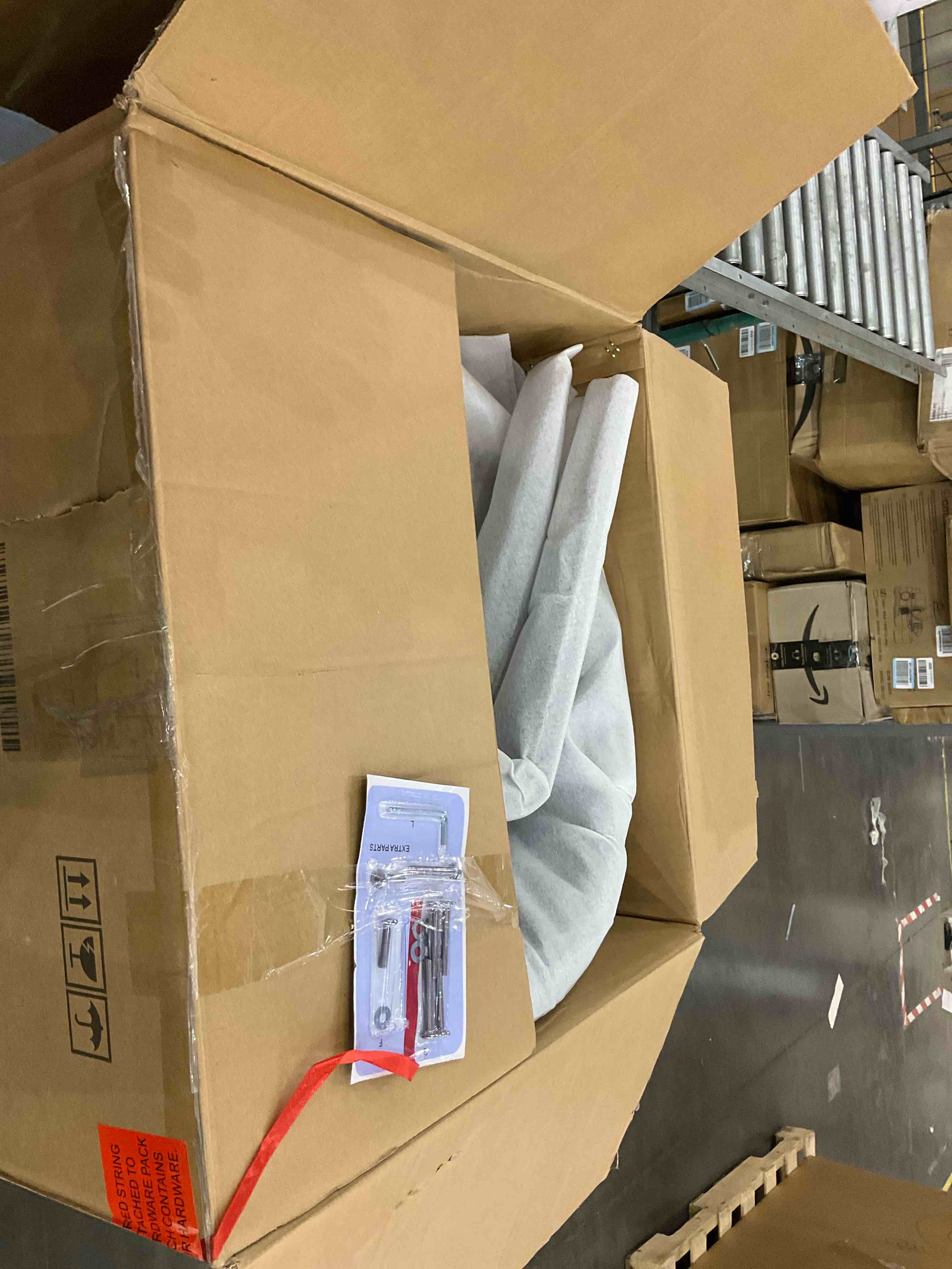 https://s3.amazonaws.com/lotting-images-prod/BargainHunt/EXS01304829_1709827207839.jpeg