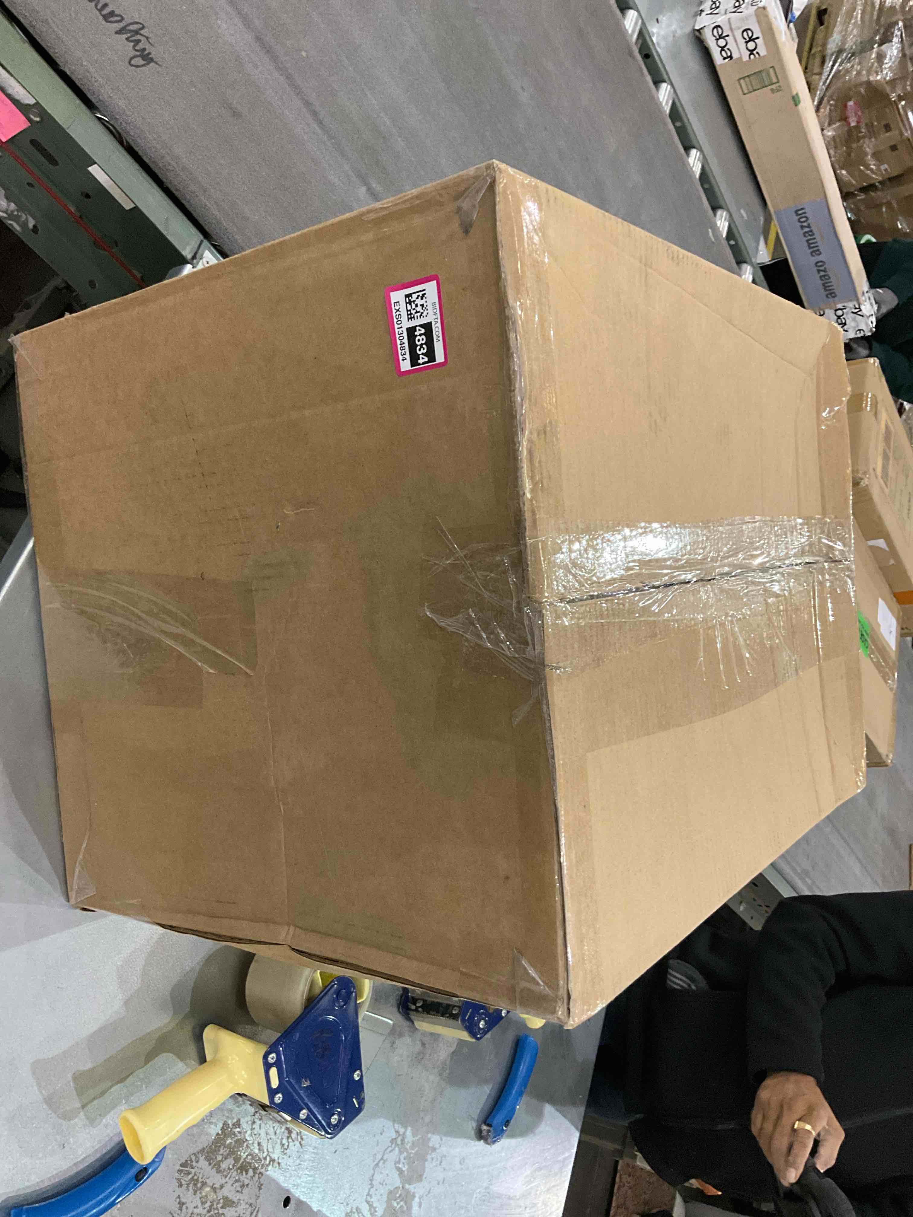 https://s3.amazonaws.com/lotting-images-prod/BargainHunt/EXS01304834_1709828033228.jpeg