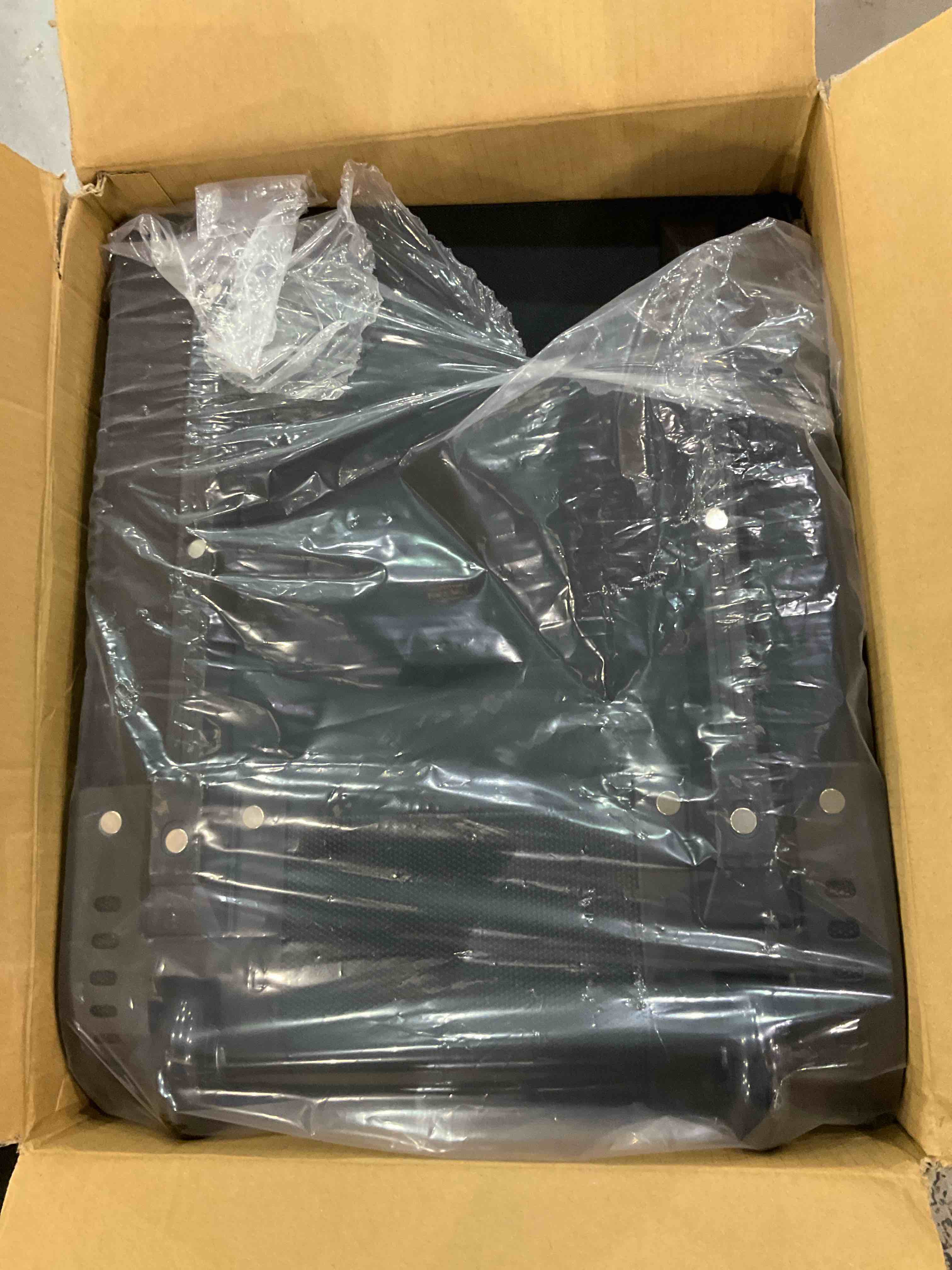 https://s3.amazonaws.com/lotting-images-prod/BargainHunt/EXS01304953_1709910647459.jpeg