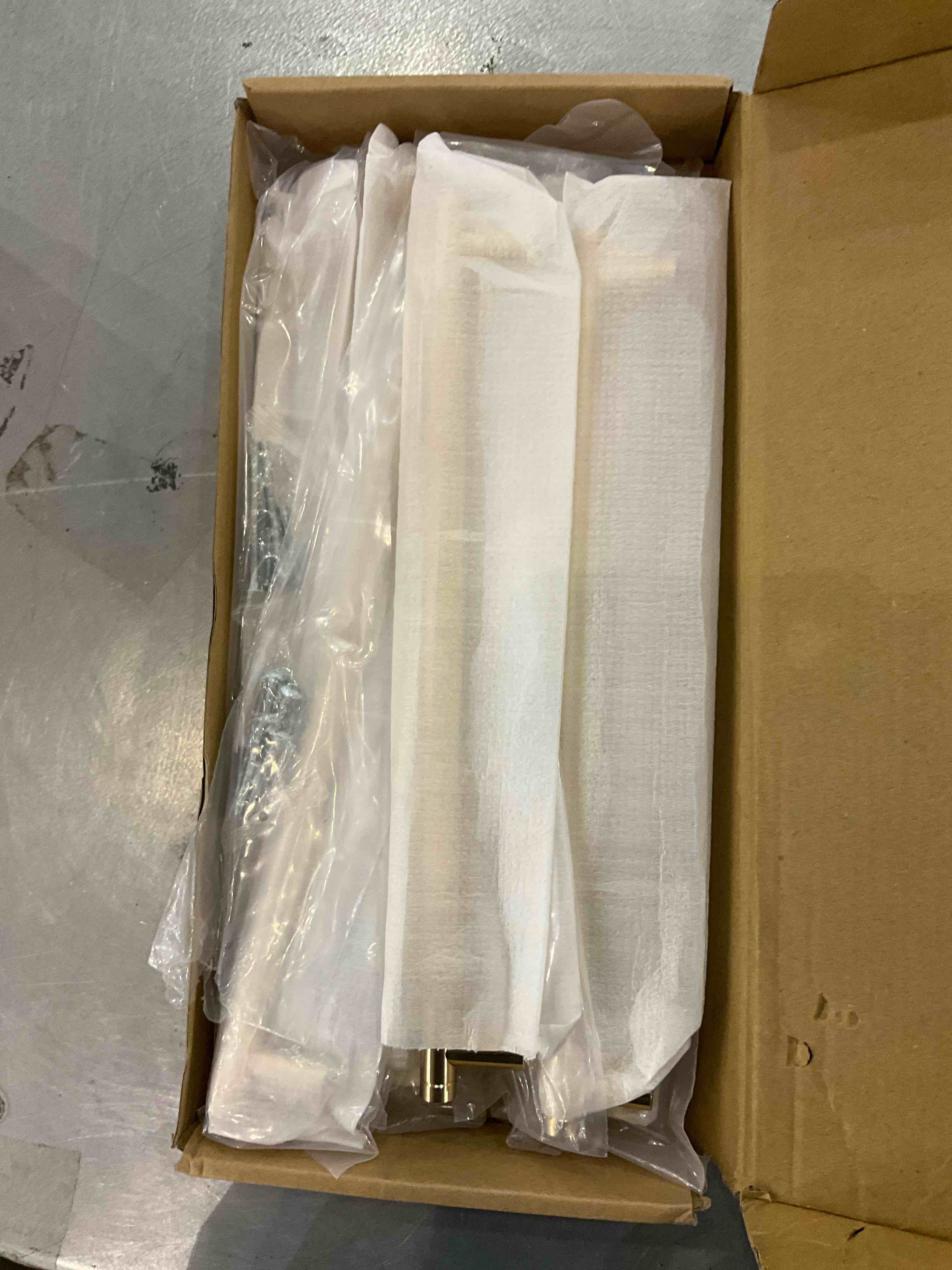 https://s3.amazonaws.com/lotting-images-prod/BargainHunt/EXS01304970_1709912460824.jpeg