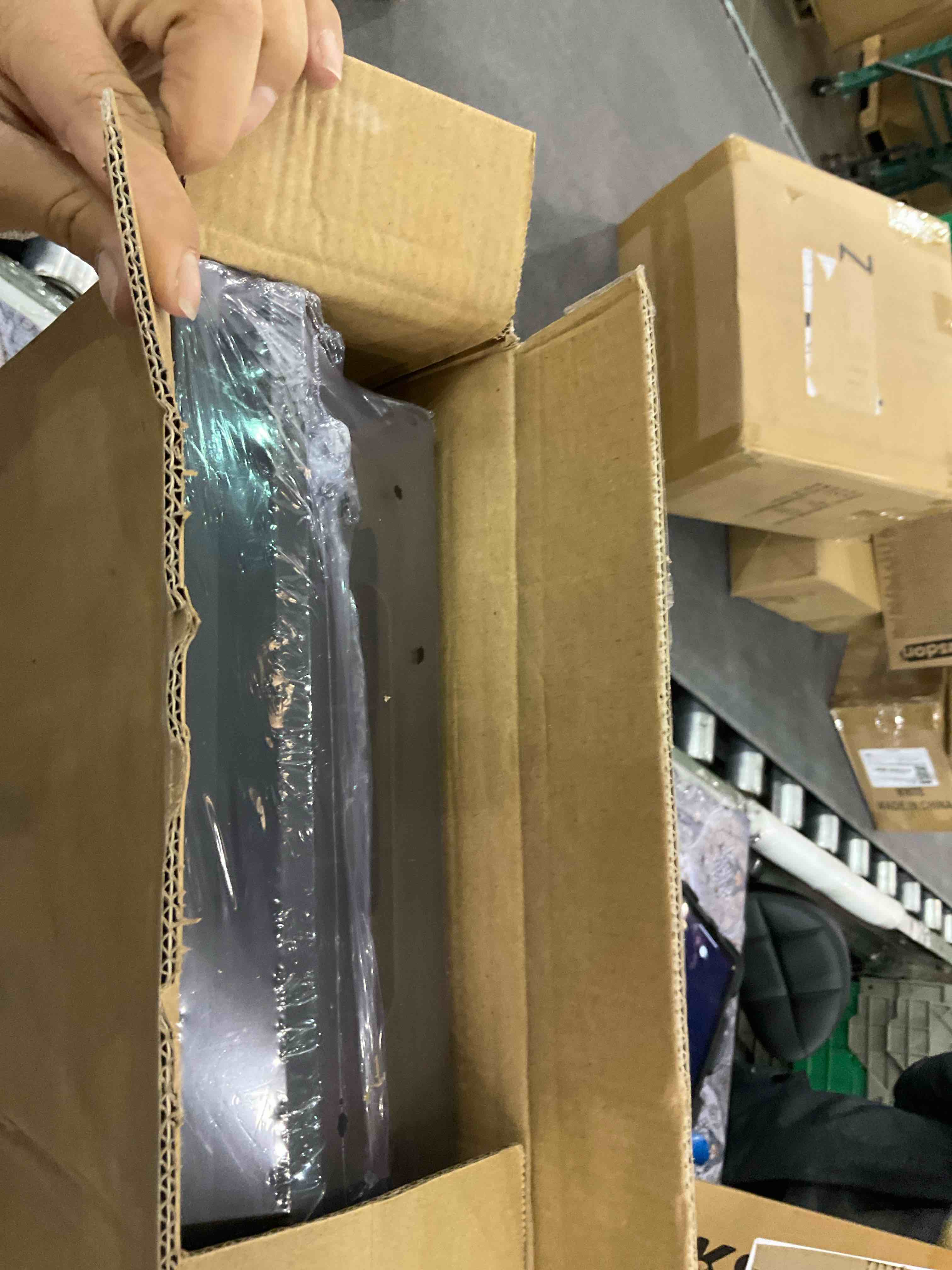 https://s3.amazonaws.com/lotting-images-prod/BargainHunt/EXS01305020_1709753639861.jpeg