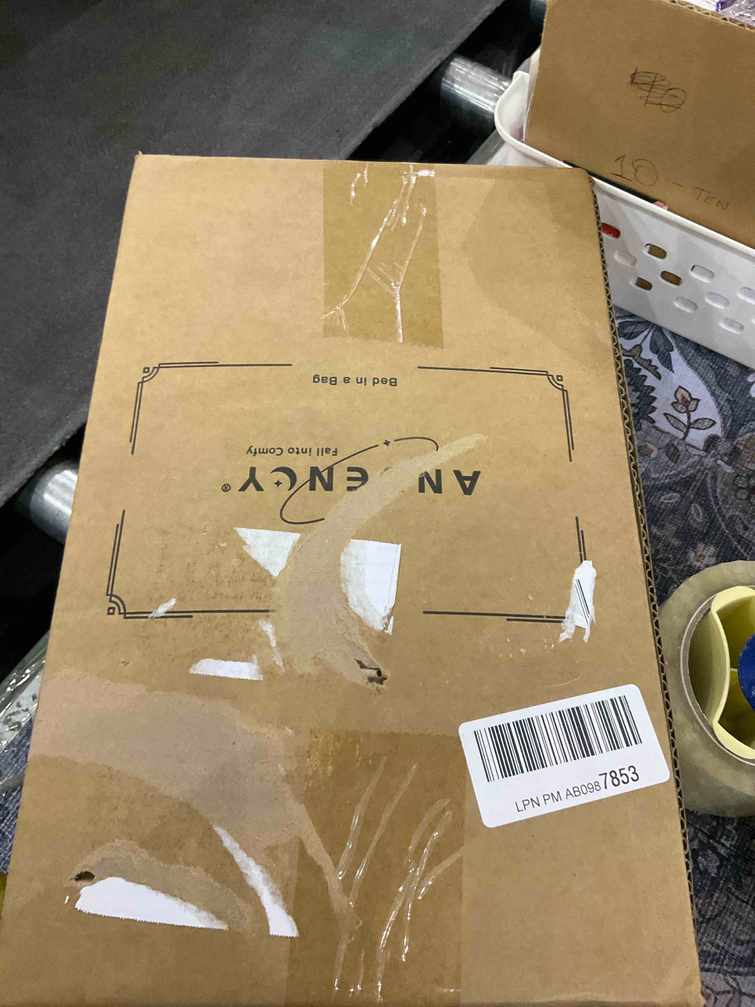 https://s3.amazonaws.com/lotting-images-prod/BargainHunt/EXS01305021_1709753689722.jpeg