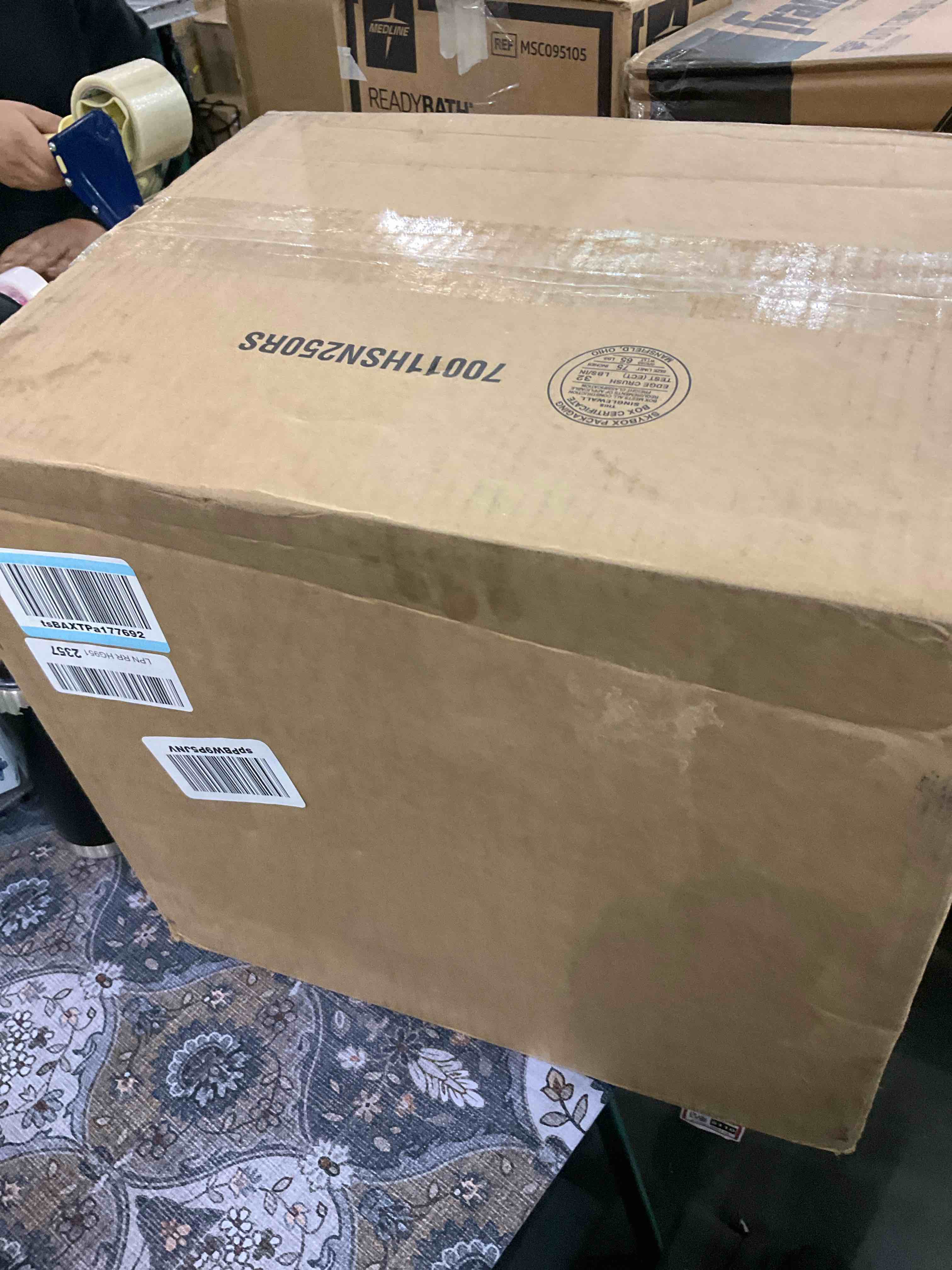 https://s3.amazonaws.com/lotting-images-prod/BargainHunt/EXS01305110_1709827541357.jpeg