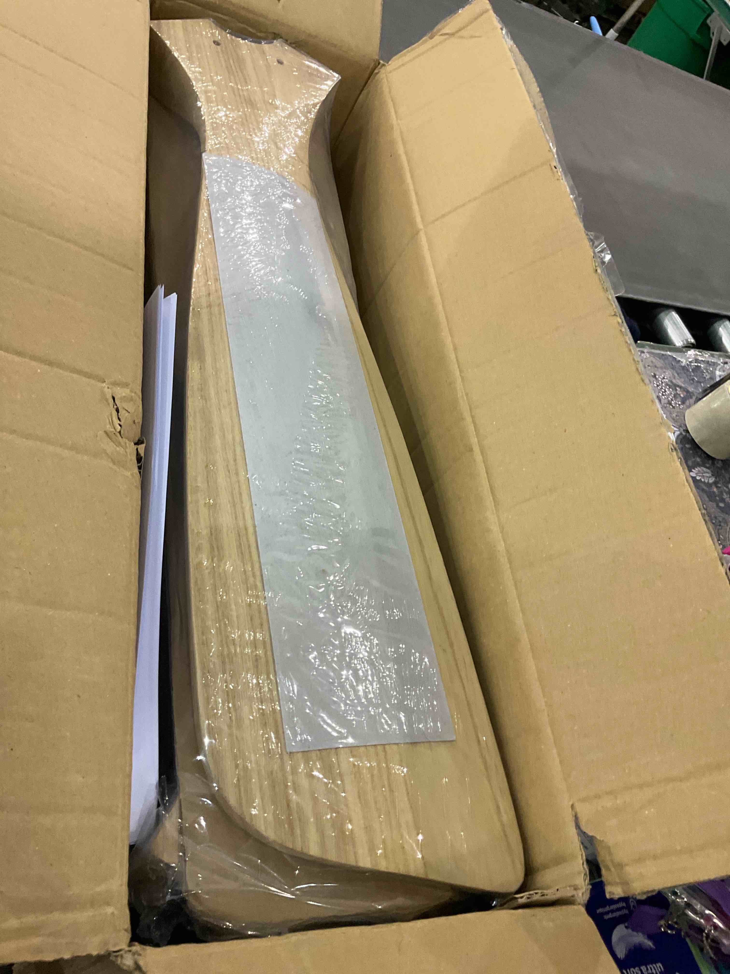 https://s3.amazonaws.com/lotting-images-prod/BargainHunt/EXS01305158_1709900499277.jpeg
