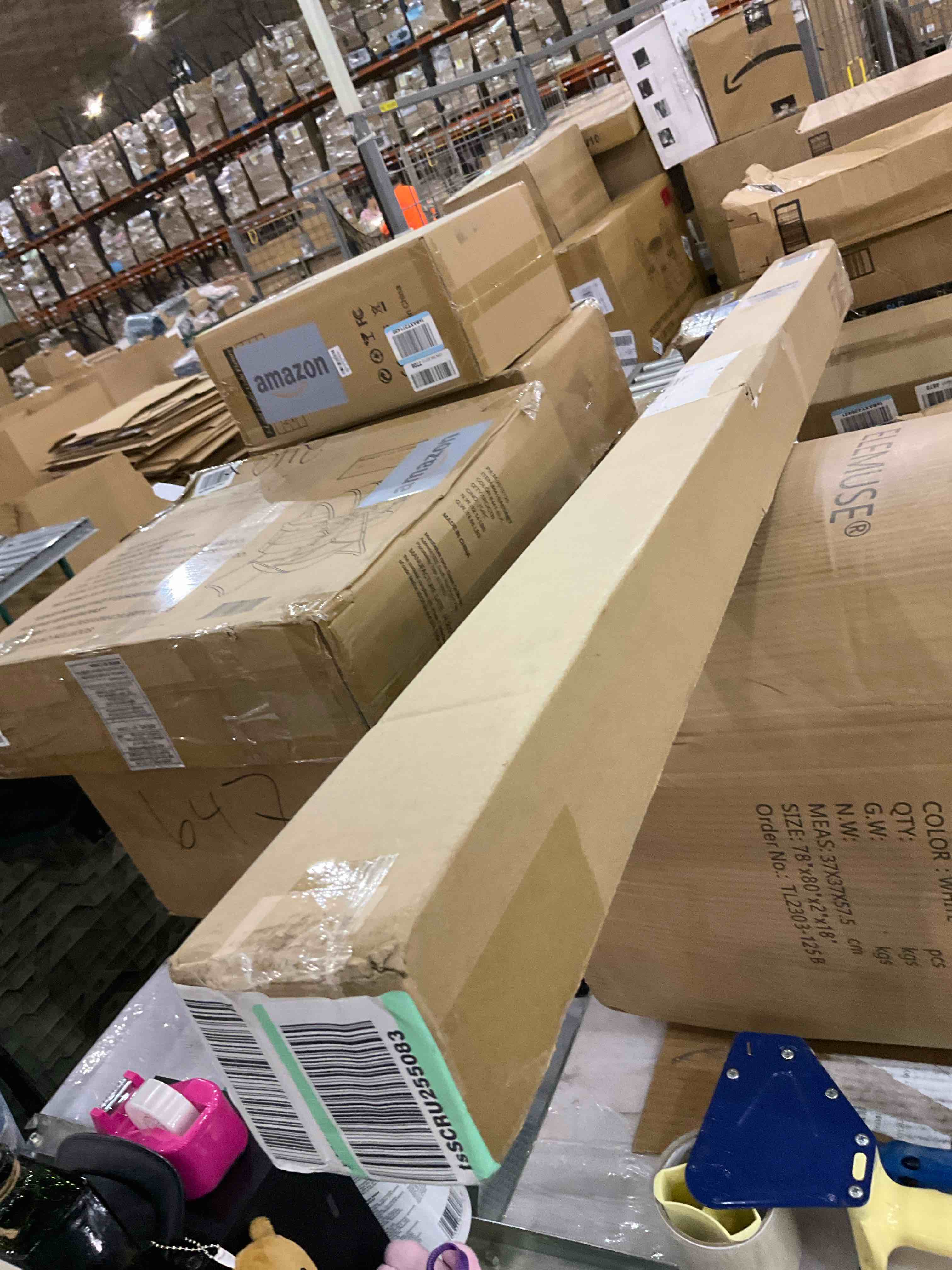 https://s3.amazonaws.com/lotting-images-prod/BargainHunt/EXS01305159_1709900577857.jpeg