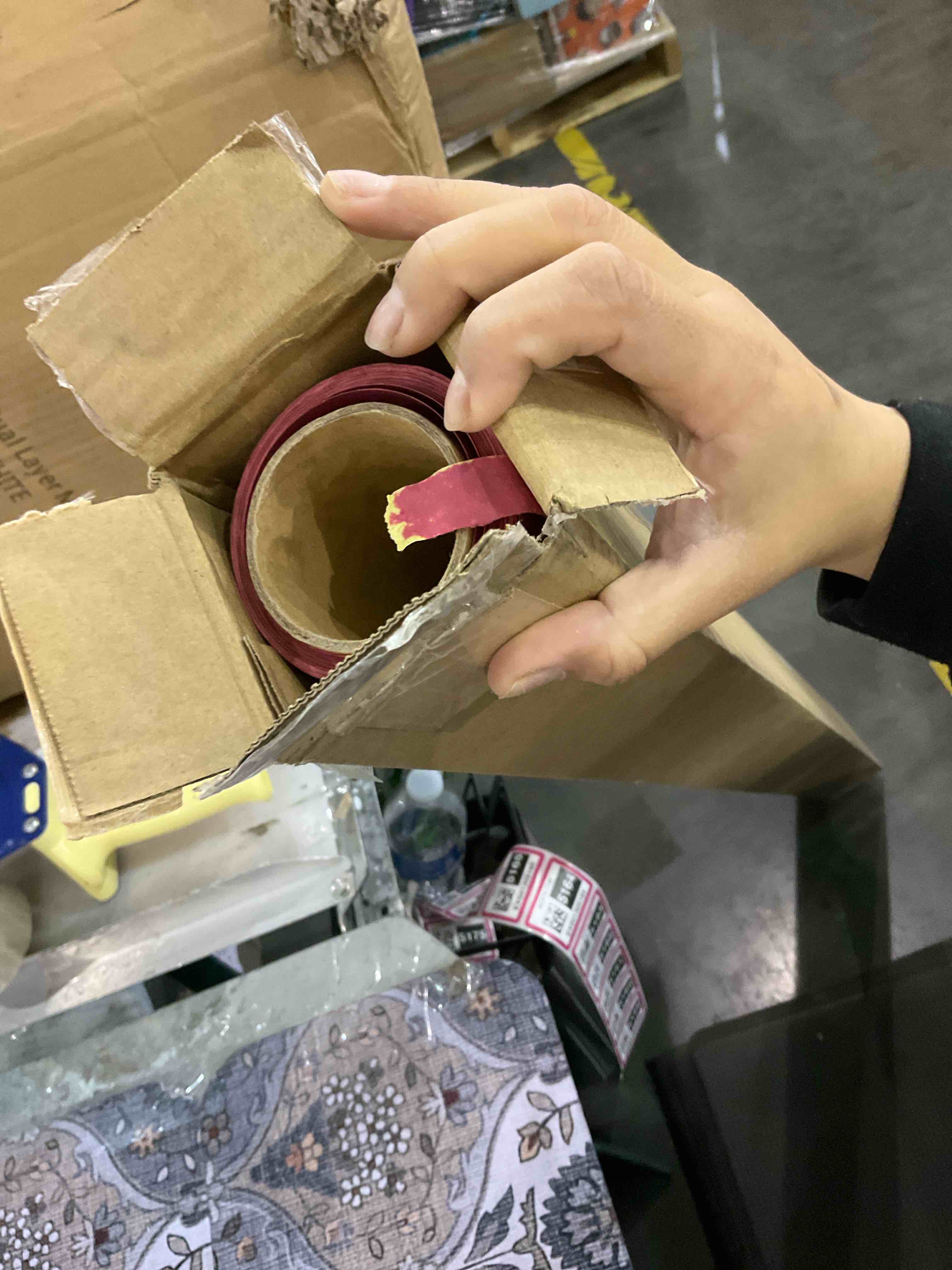 https://s3.amazonaws.com/lotting-images-prod/BargainHunt/EXS01305159_1709900610599.jpeg