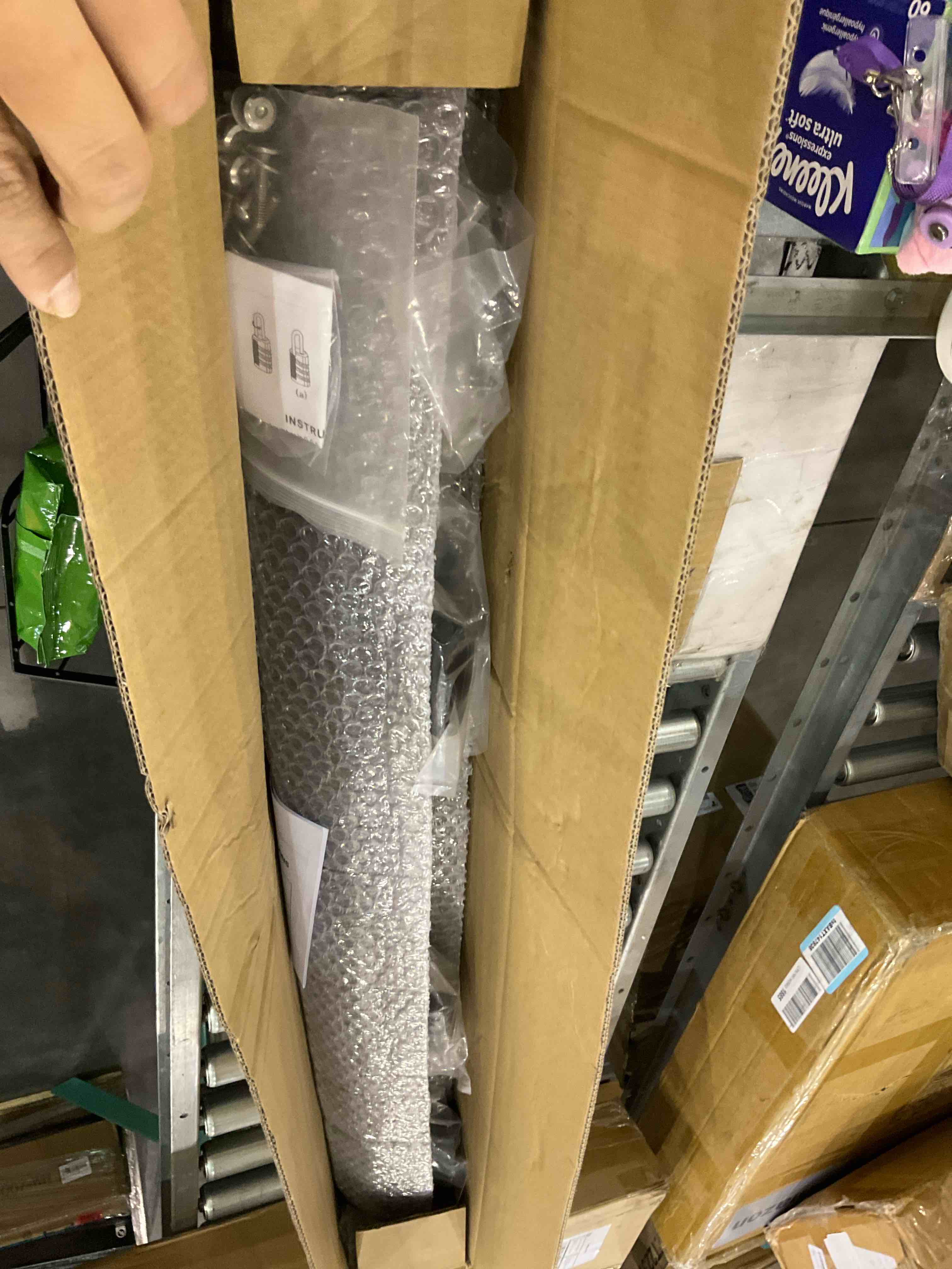 https://s3.amazonaws.com/lotting-images-prod/BargainHunt/EXS01305165_1709901485384.jpeg
