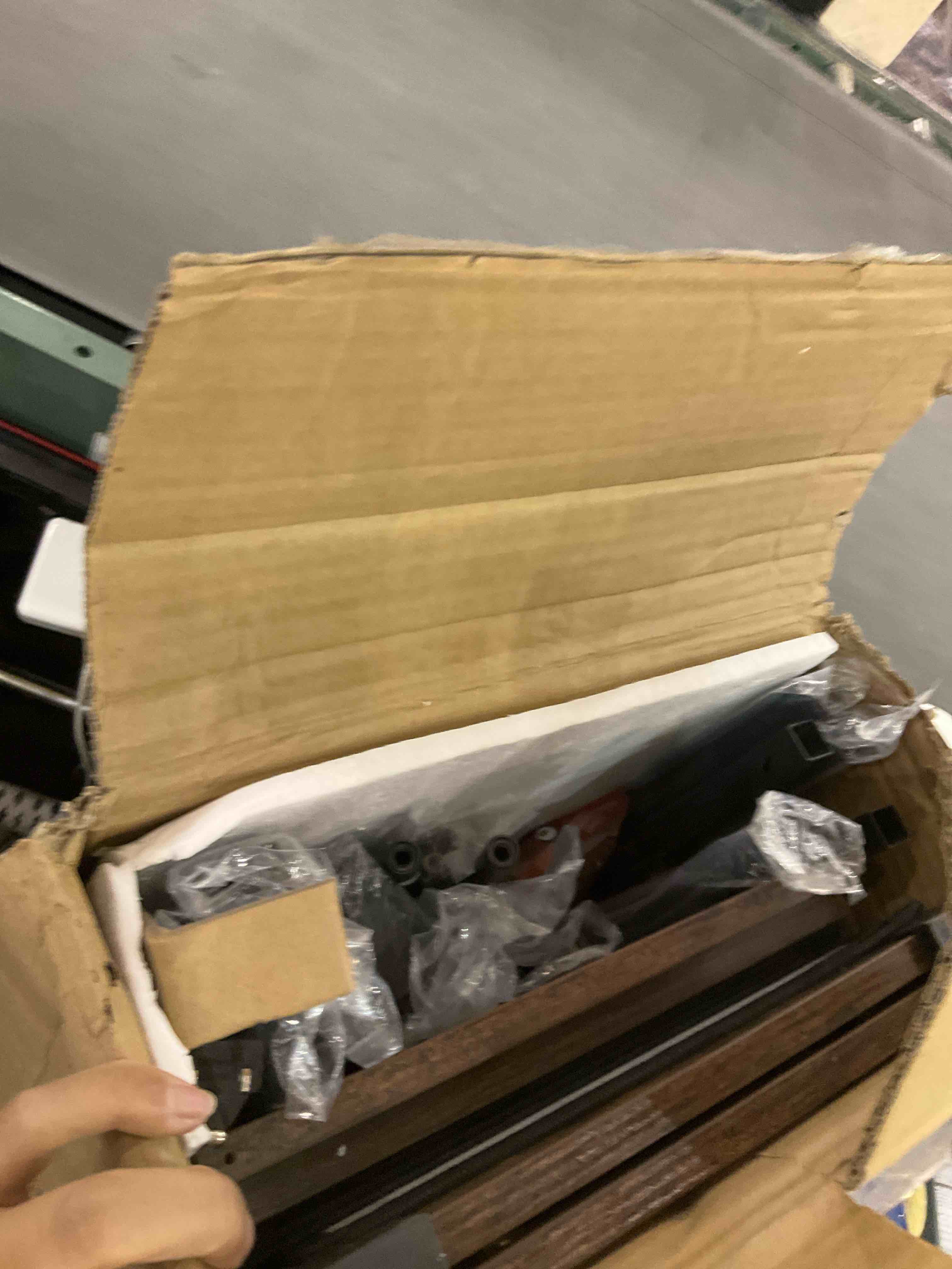 https://s3.amazonaws.com/lotting-images-prod/BargainHunt/EXS01305243_1710164349199.jpeg