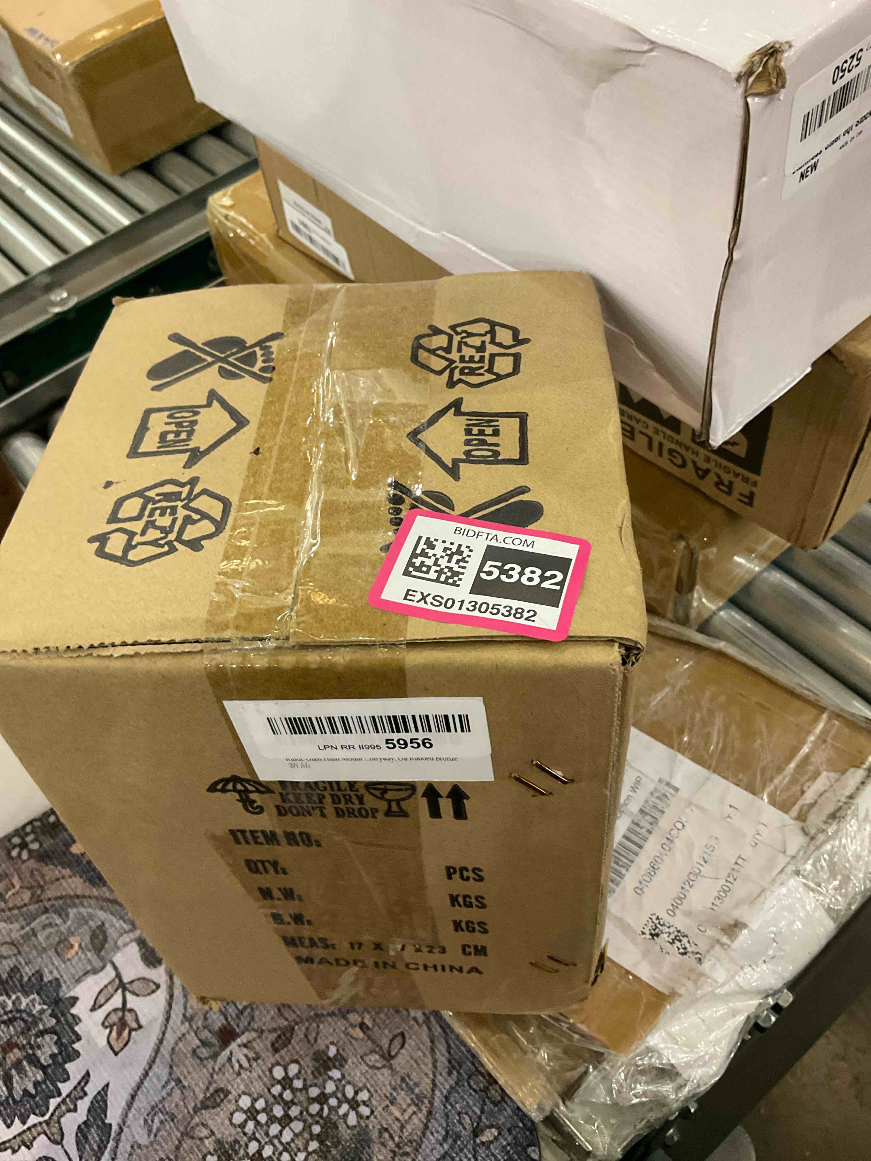 https://s3.amazonaws.com/lotting-images-prod/BargainHunt/EXS01305382_1710257768805.jpeg