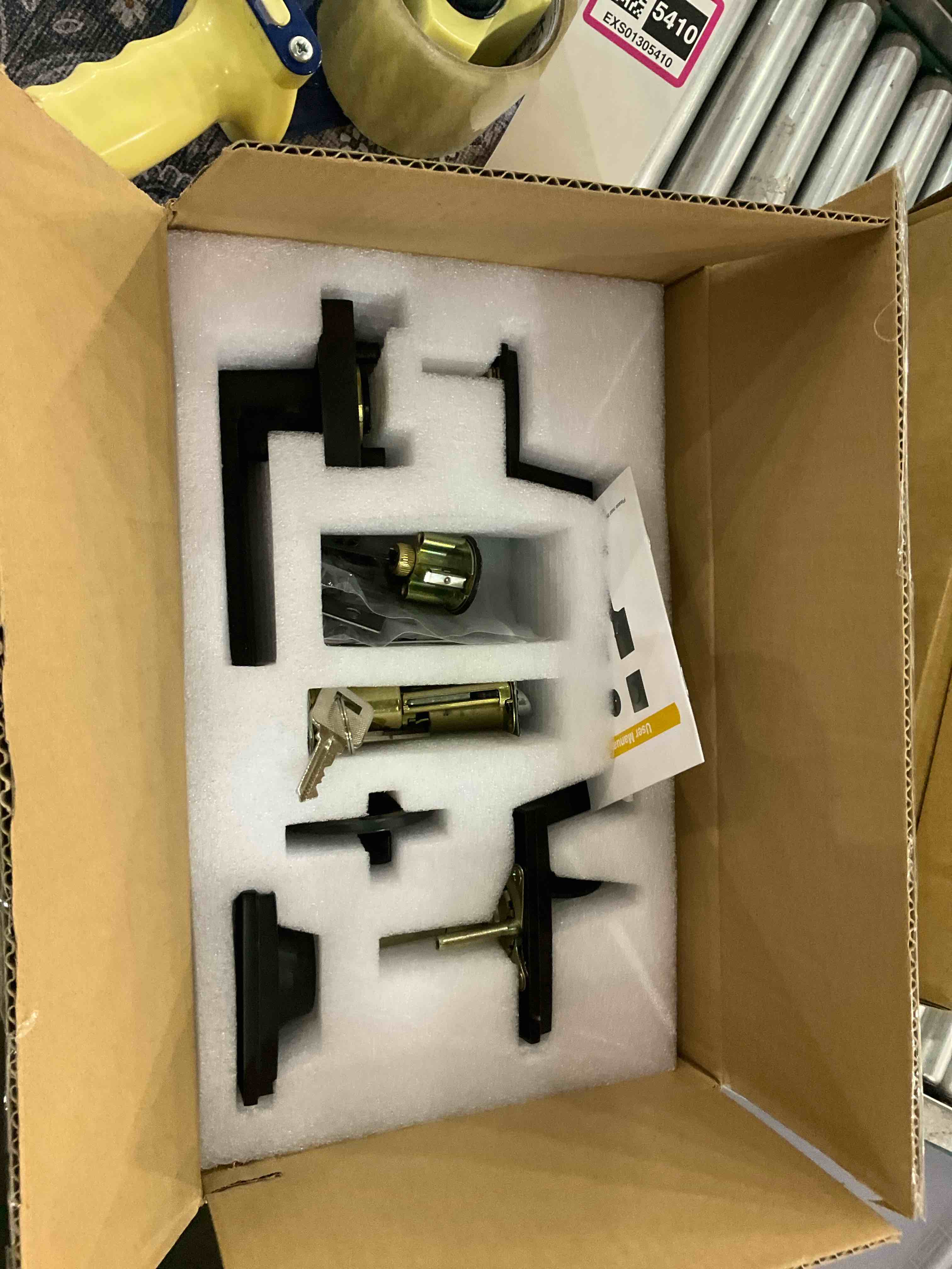 https://s3.amazonaws.com/lotting-images-prod/BargainHunt/EXS01305410_1710329391005.jpeg