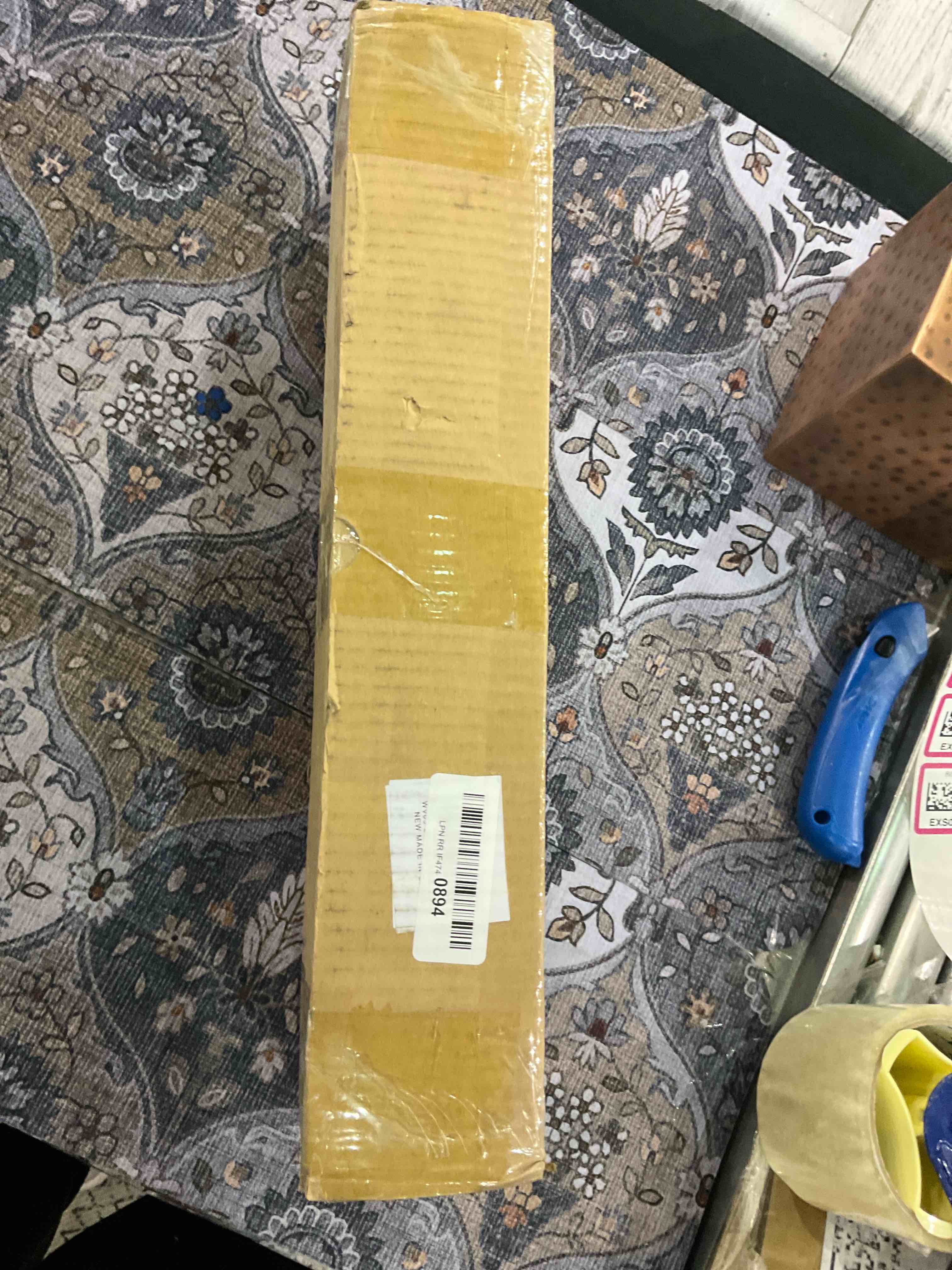 https://s3.amazonaws.com/lotting-images-prod/BargainHunt/EXS01305420_1710330669831.jpeg