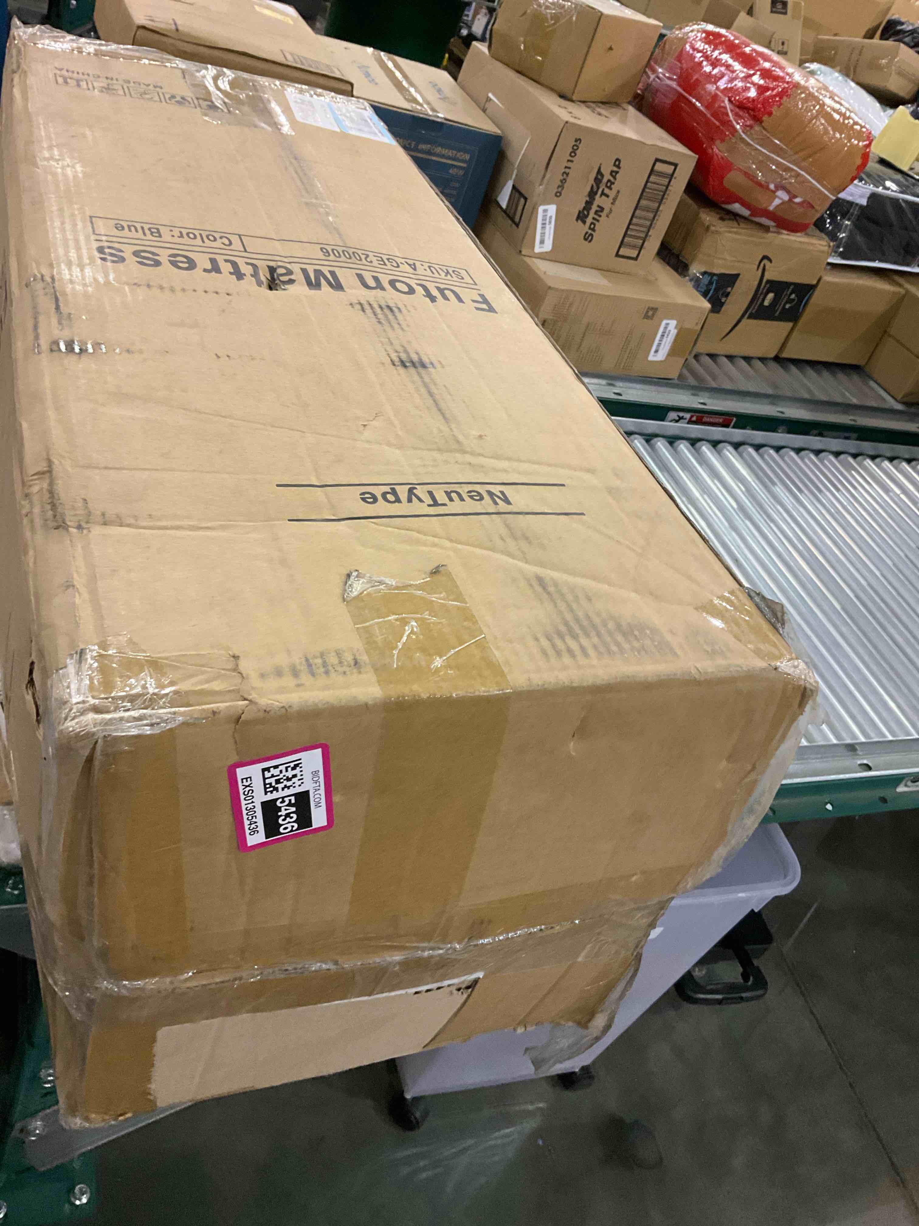 https://s3.amazonaws.com/lotting-images-prod/BargainHunt/EXS01305436_1710416171162.jpeg