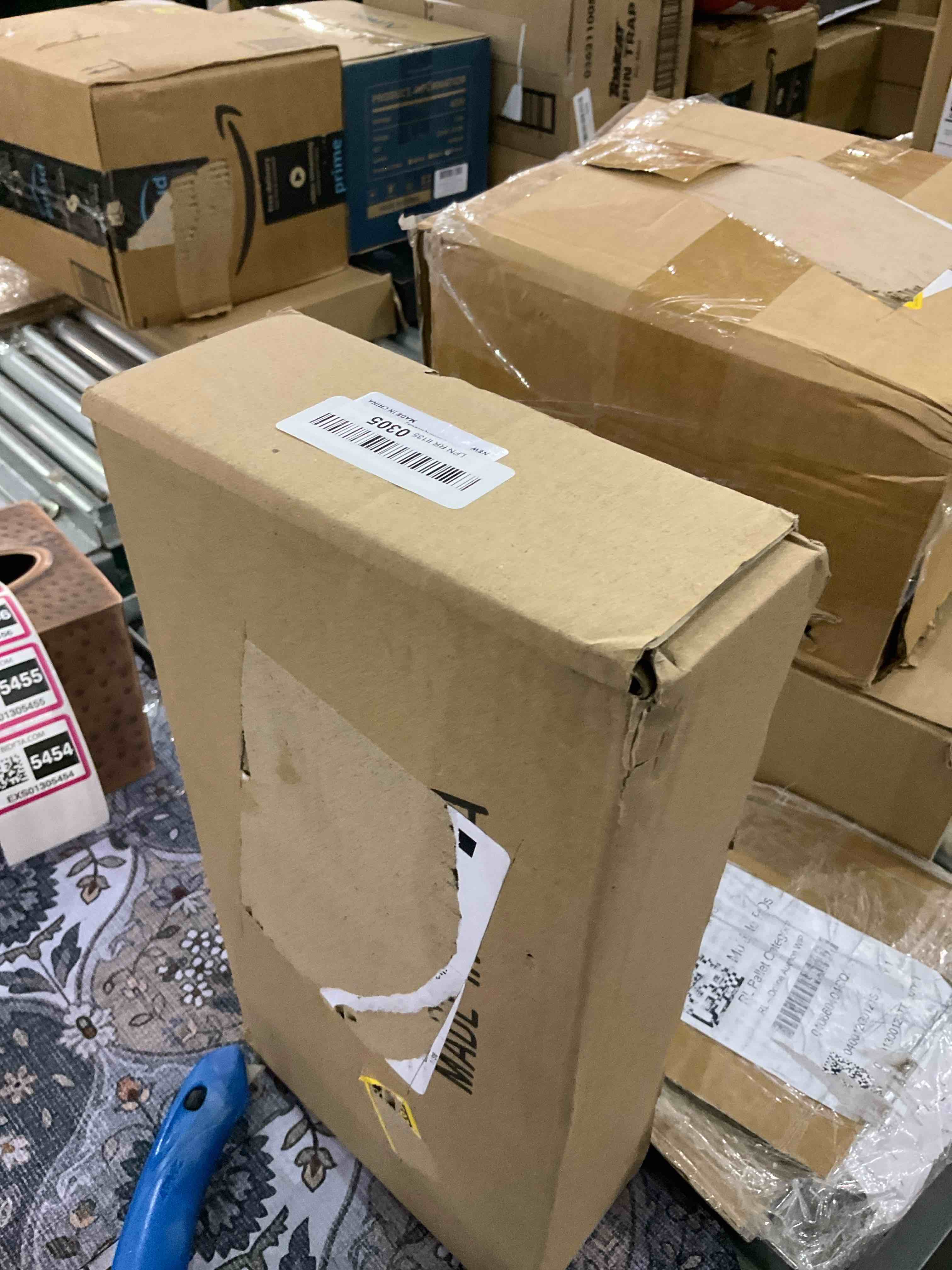 https://s3.amazonaws.com/lotting-images-prod/BargainHunt/EXS01305454_1710418115758.jpeg