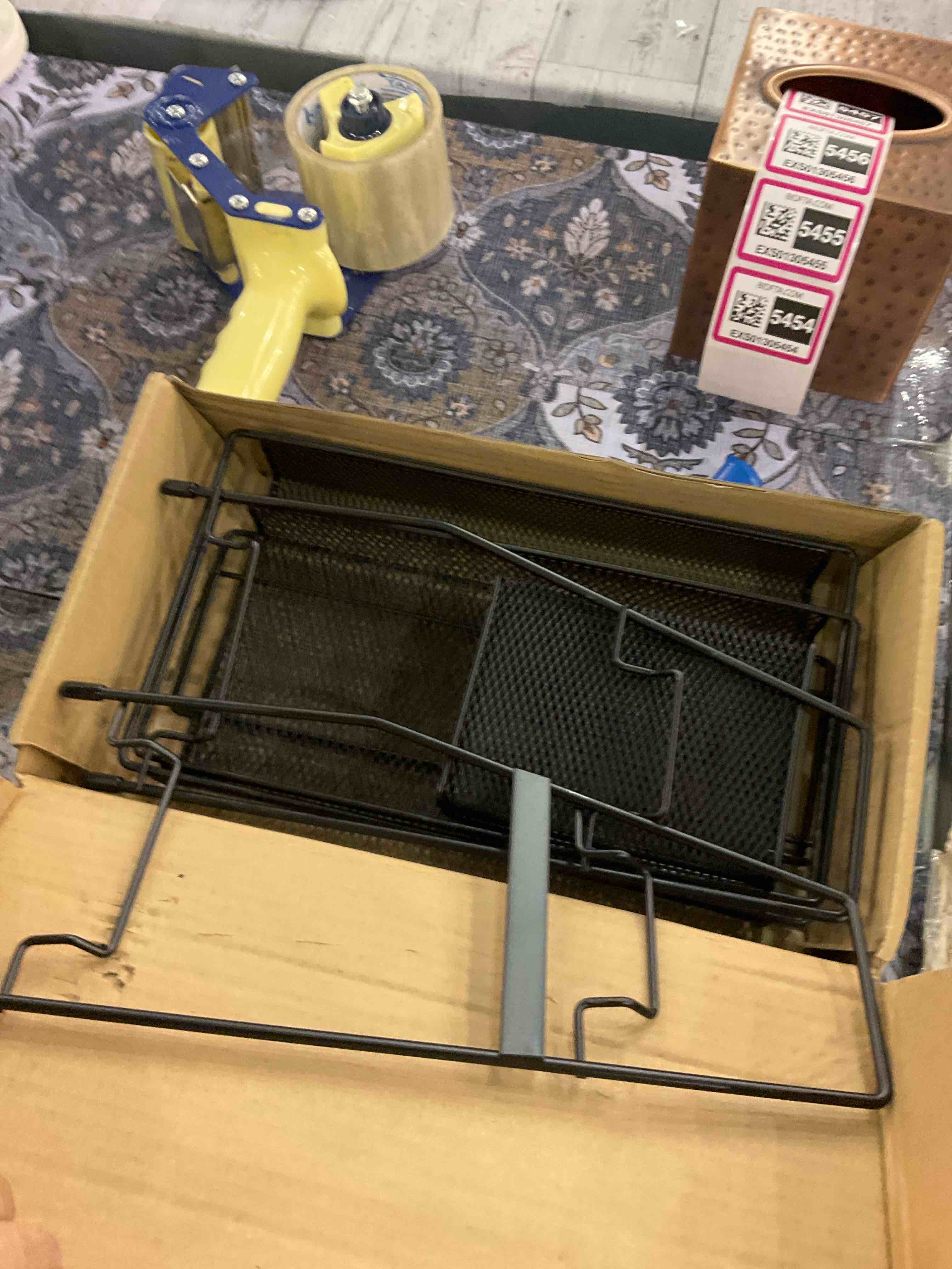 https://s3.amazonaws.com/lotting-images-prod/BargainHunt/EXS01305454_1710418120634.jpeg