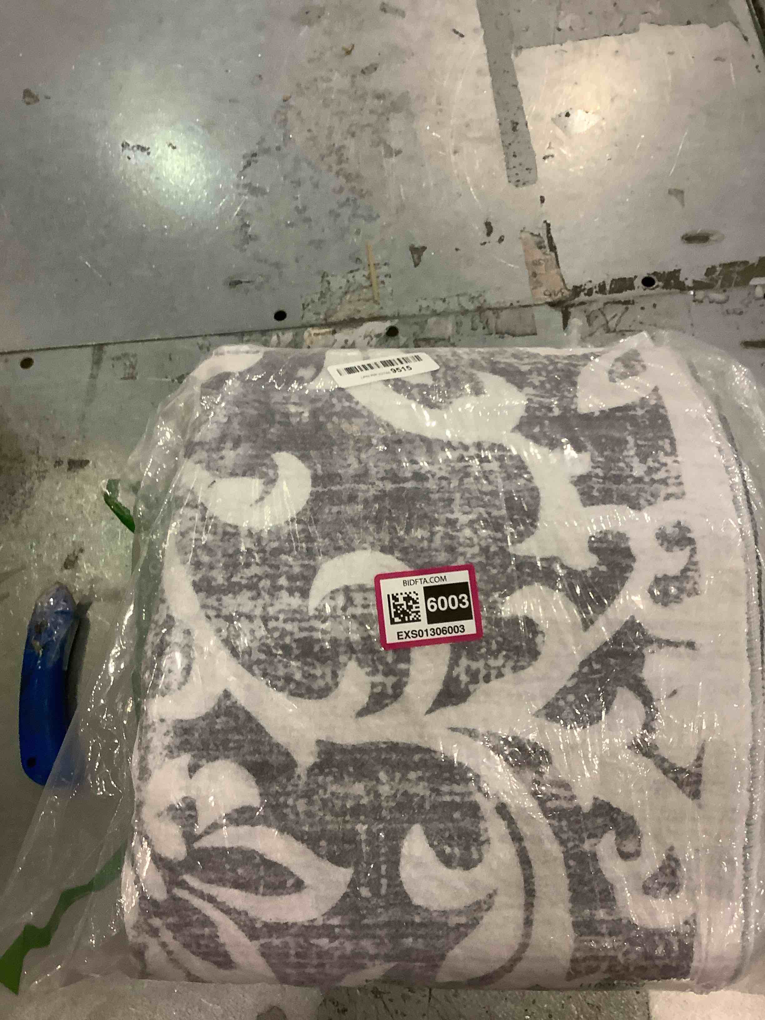 https://s3.amazonaws.com/lotting-images-prod/BargainHunt/EXS01306003_1709669062014.jpeg