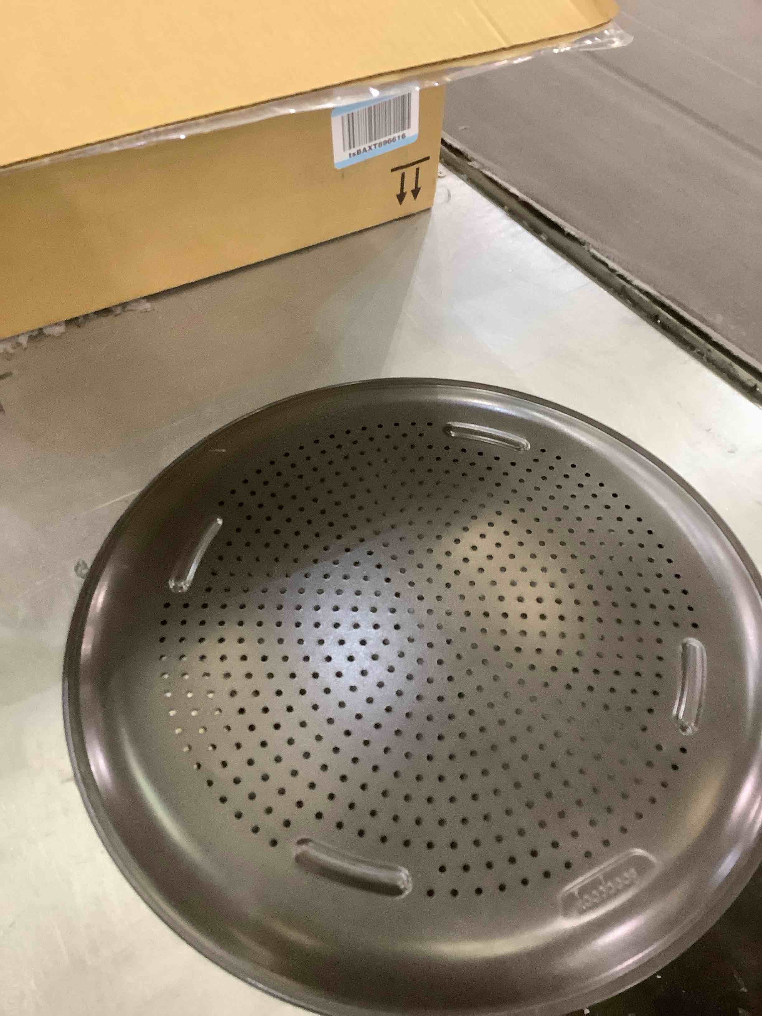 https://s3.amazonaws.com/lotting-images-prod/BargainHunt/EXS01306135_1709822182025.jpeg