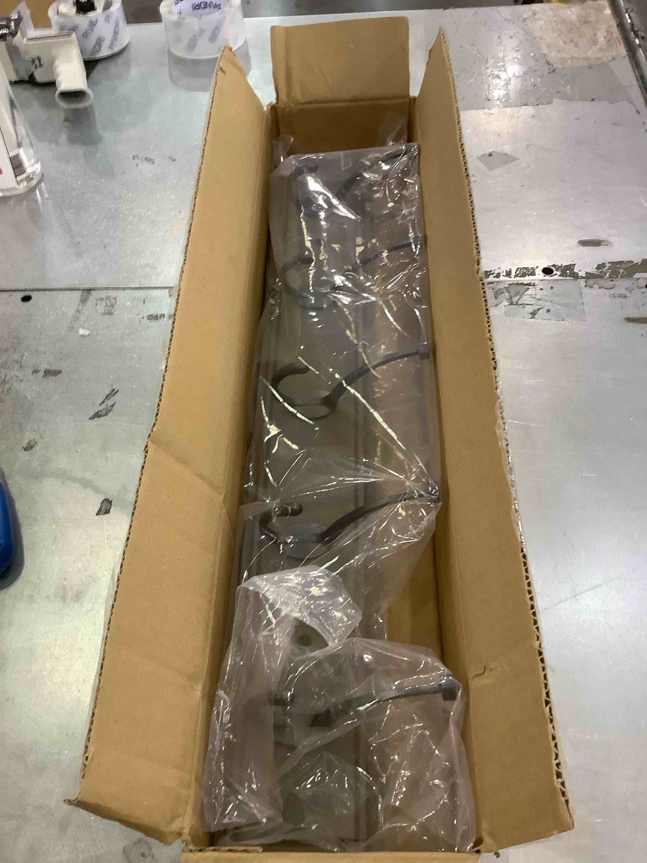 https://s3.amazonaws.com/lotting-images-prod/BargainHunt/EXS01306160_1709824447786.jpeg