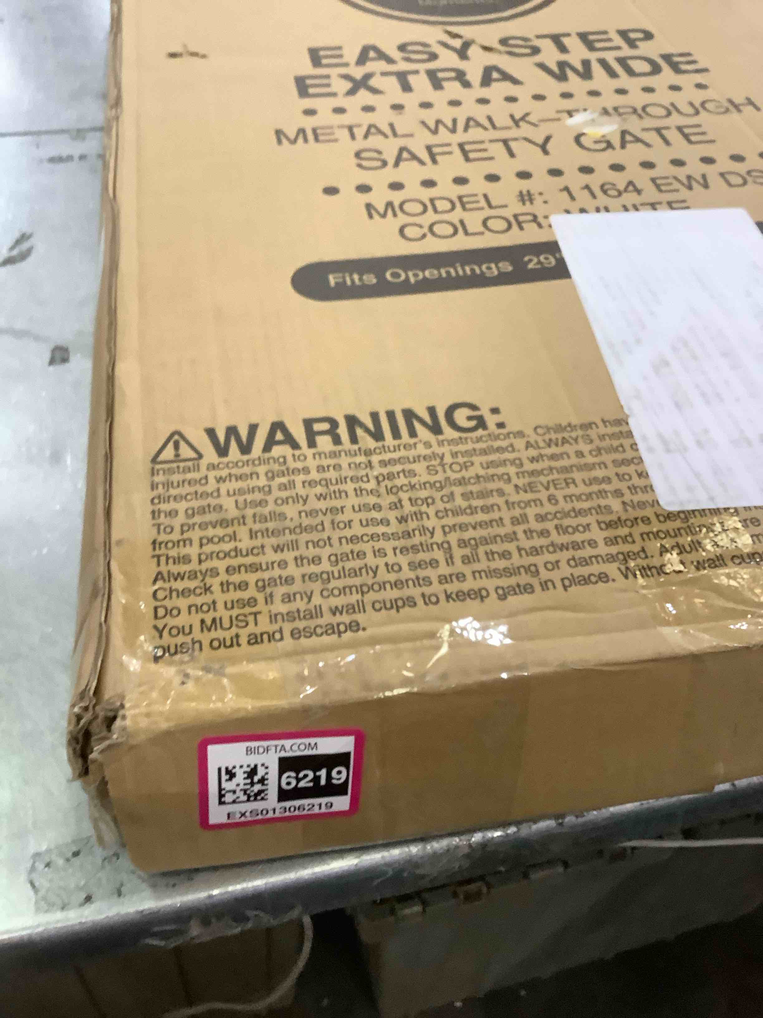 https://s3.amazonaws.com/lotting-images-prod/BargainHunt/EXS01306219_1709834050381.jpeg