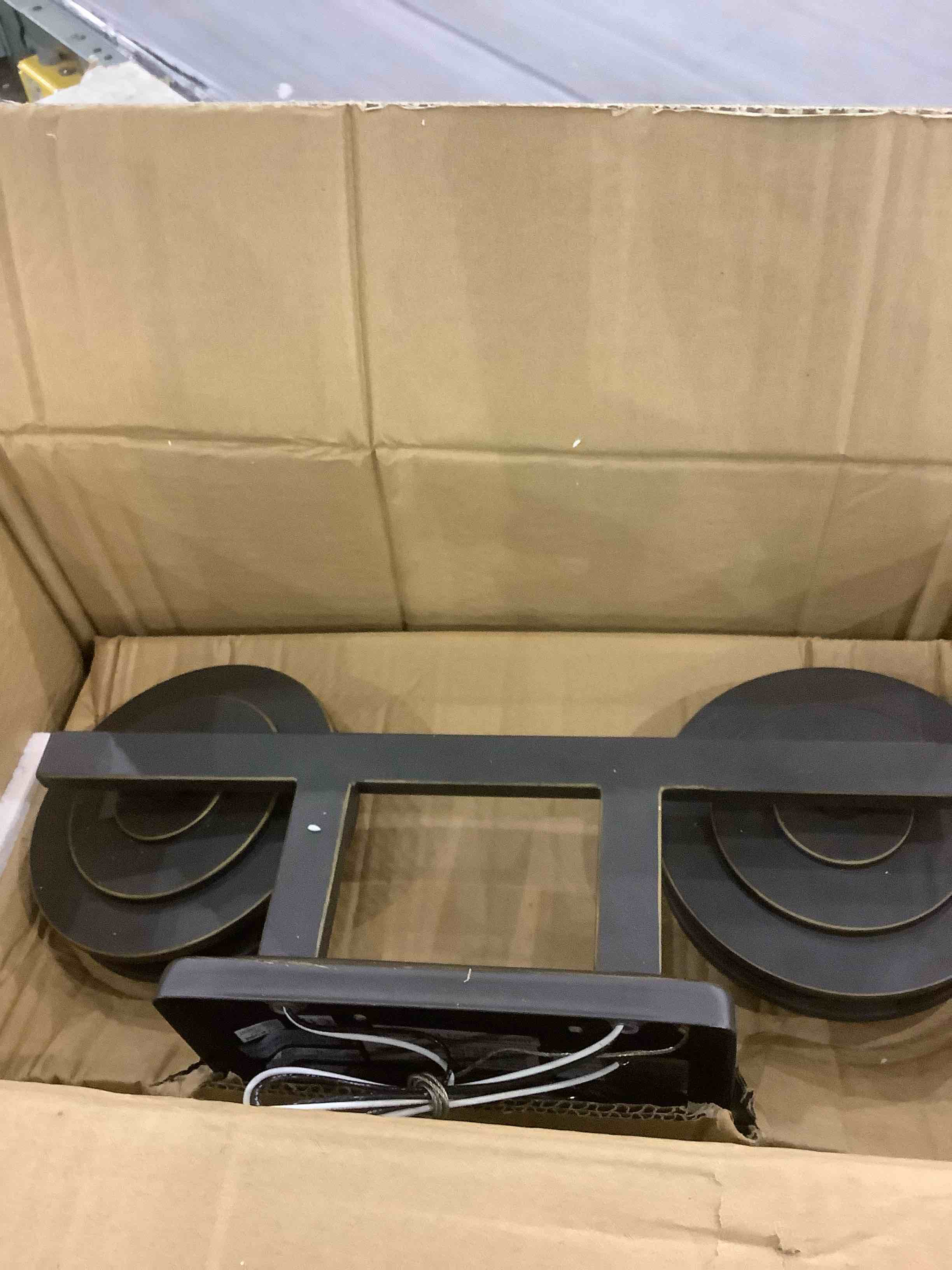 https://s3.amazonaws.com/lotting-images-prod/BargainHunt/EXS01306309_1709904064105.jpeg