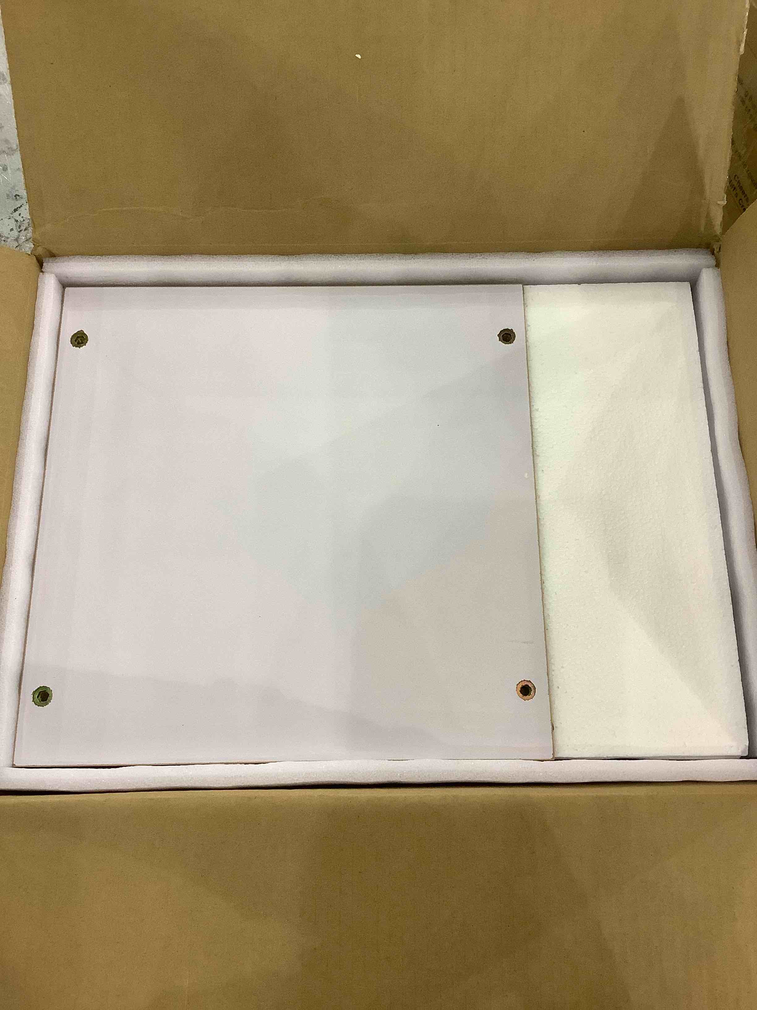 https://s3.amazonaws.com/lotting-images-prod/BargainHunt/EXS01306325_1709906109573.jpeg