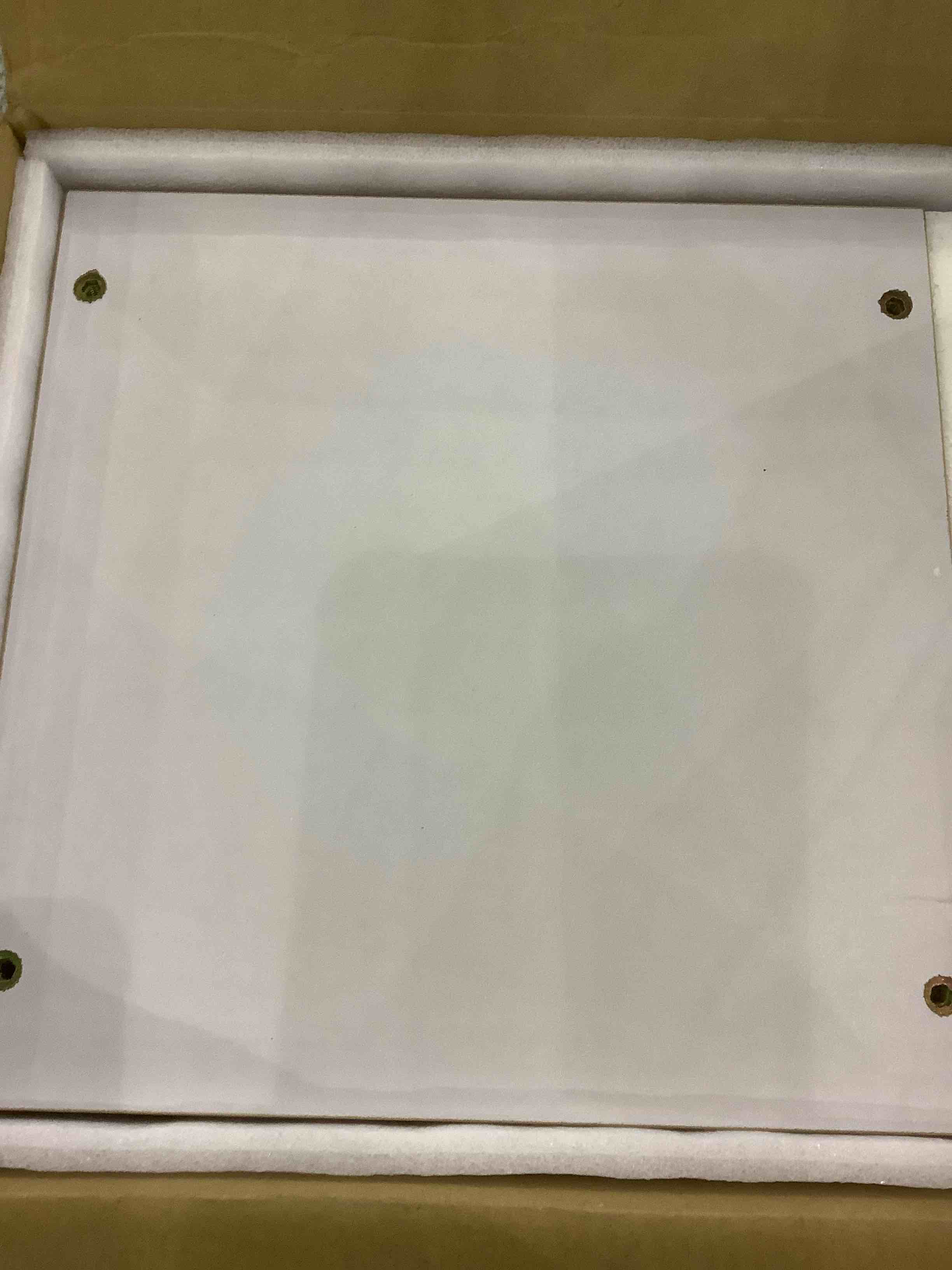 https://s3.amazonaws.com/lotting-images-prod/BargainHunt/EXS01306325_1709906112276.jpeg
