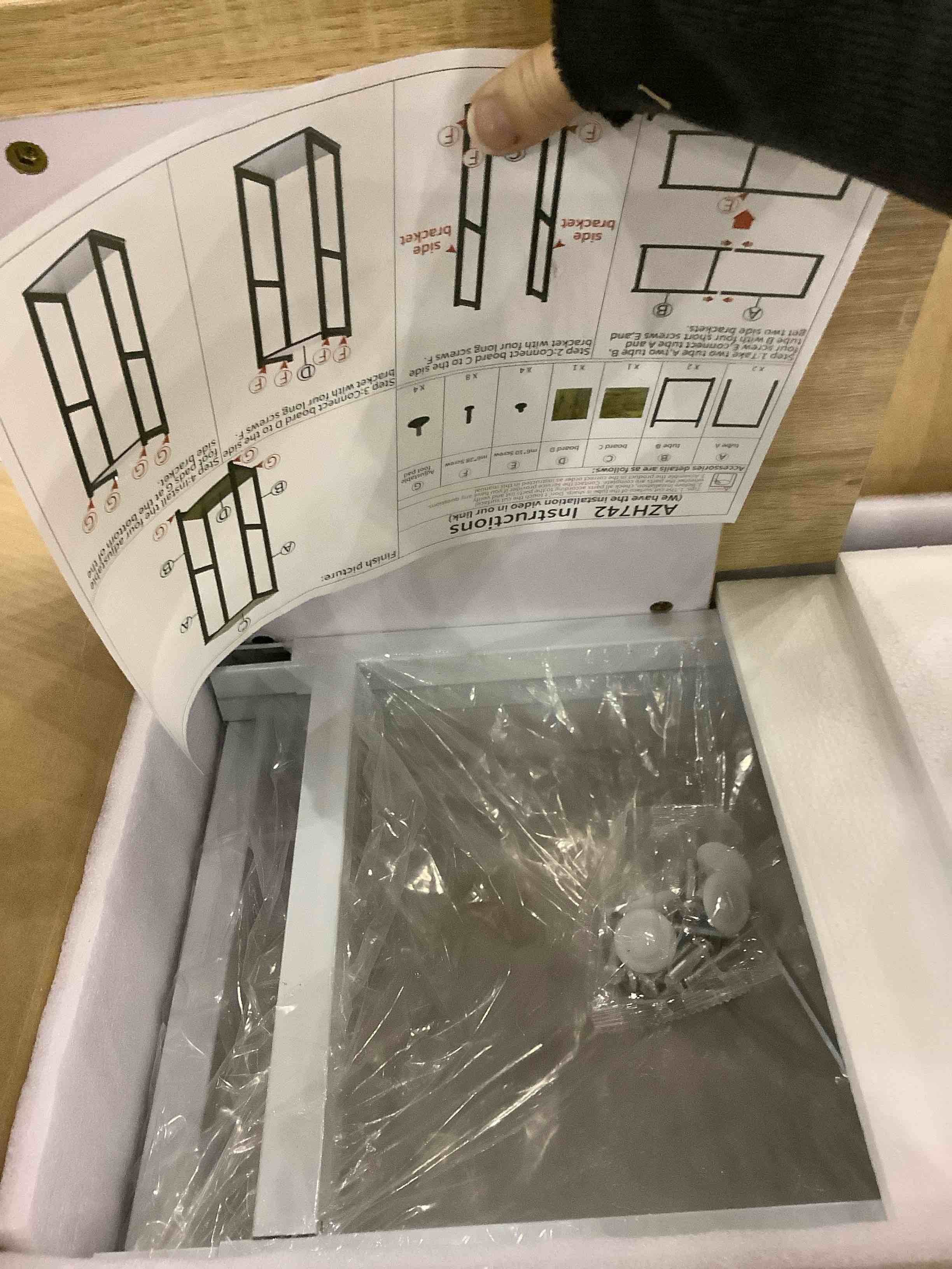 https://s3.amazonaws.com/lotting-images-prod/BargainHunt/EXS01306325_1709906125556.jpeg