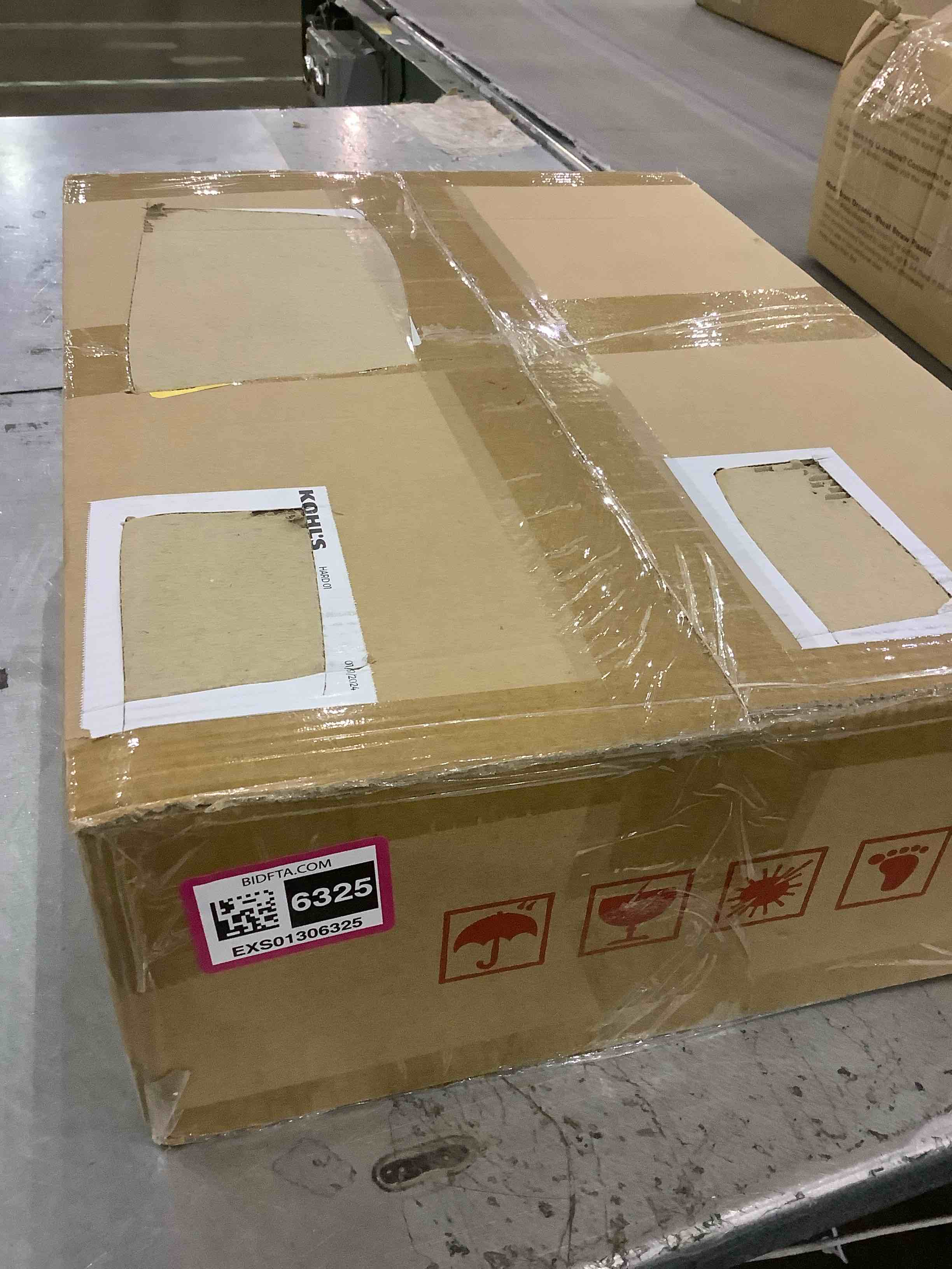 https://s3.amazonaws.com/lotting-images-prod/BargainHunt/EXS01306325_1709906142427.jpeg