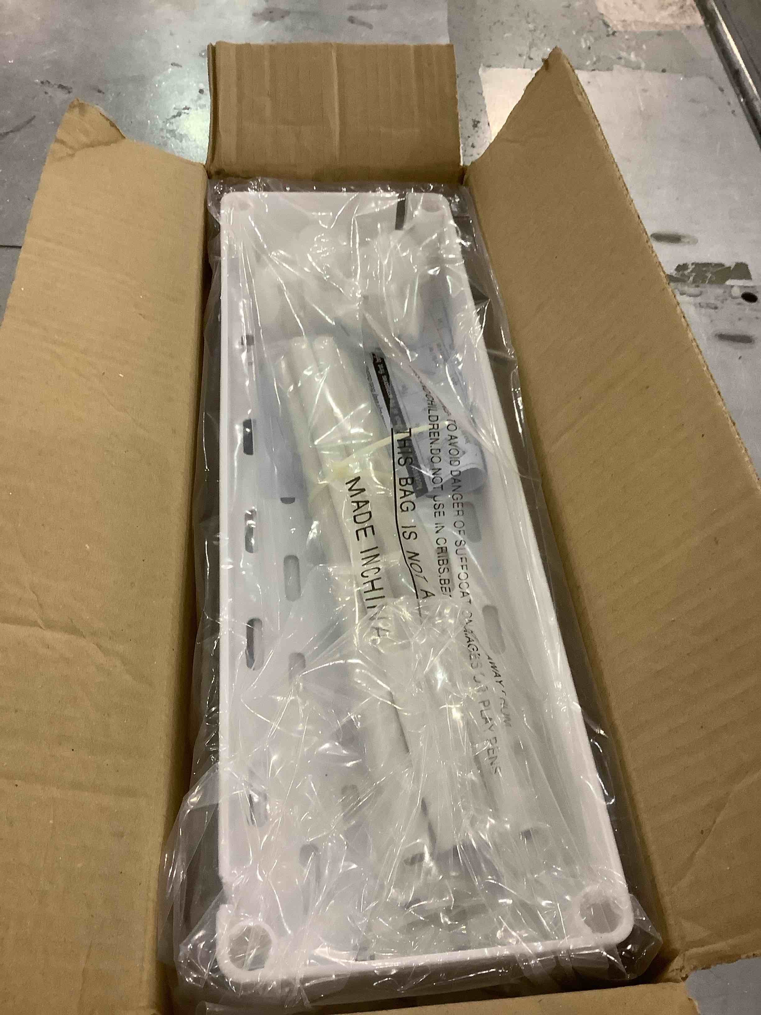 https://s3.amazonaws.com/lotting-images-prod/BargainHunt/EXS01306389_1709913149590.jpeg