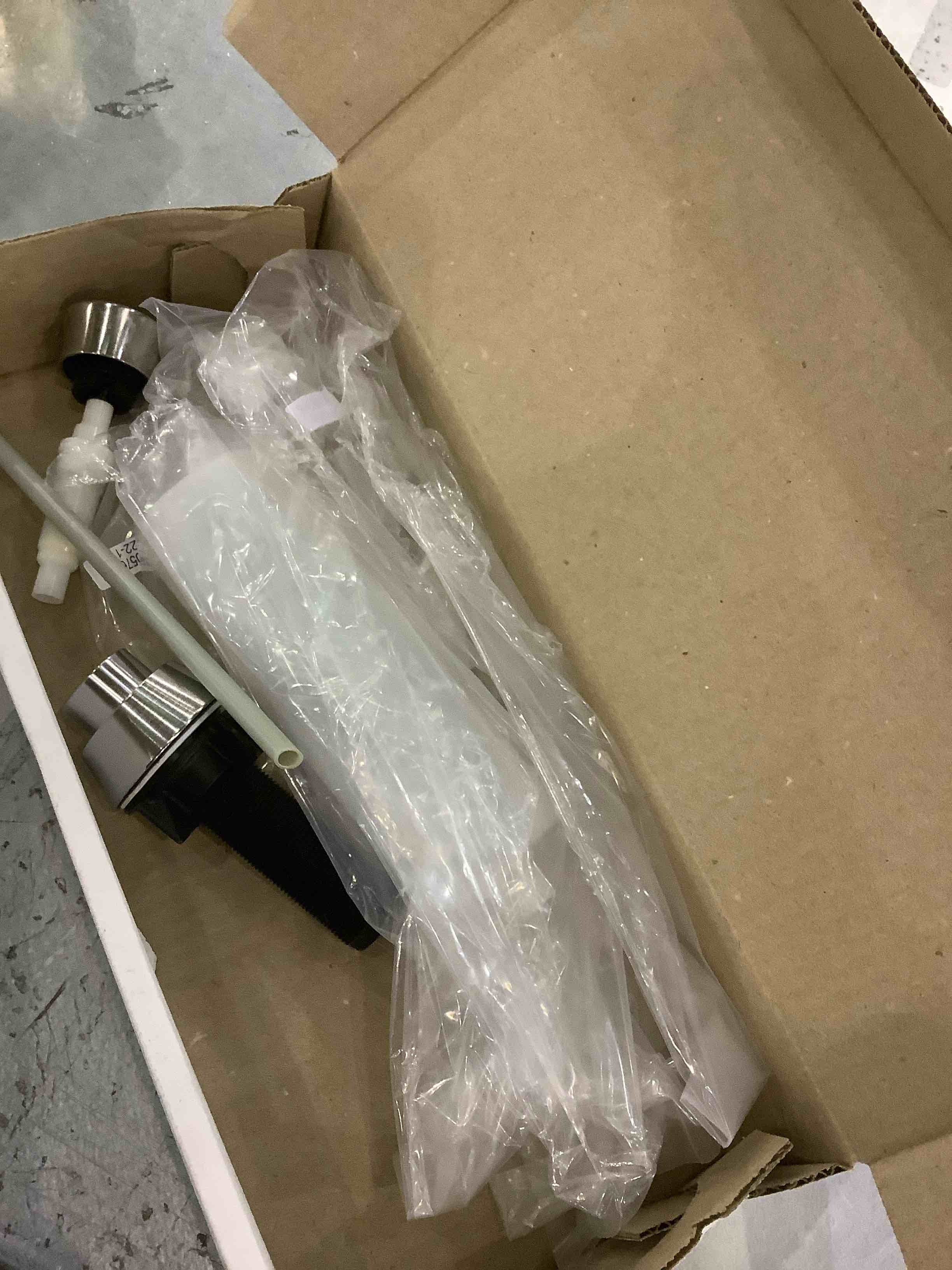 https://s3.amazonaws.com/lotting-images-prod/BargainHunt/EXS01306392_1709913355058.jpeg