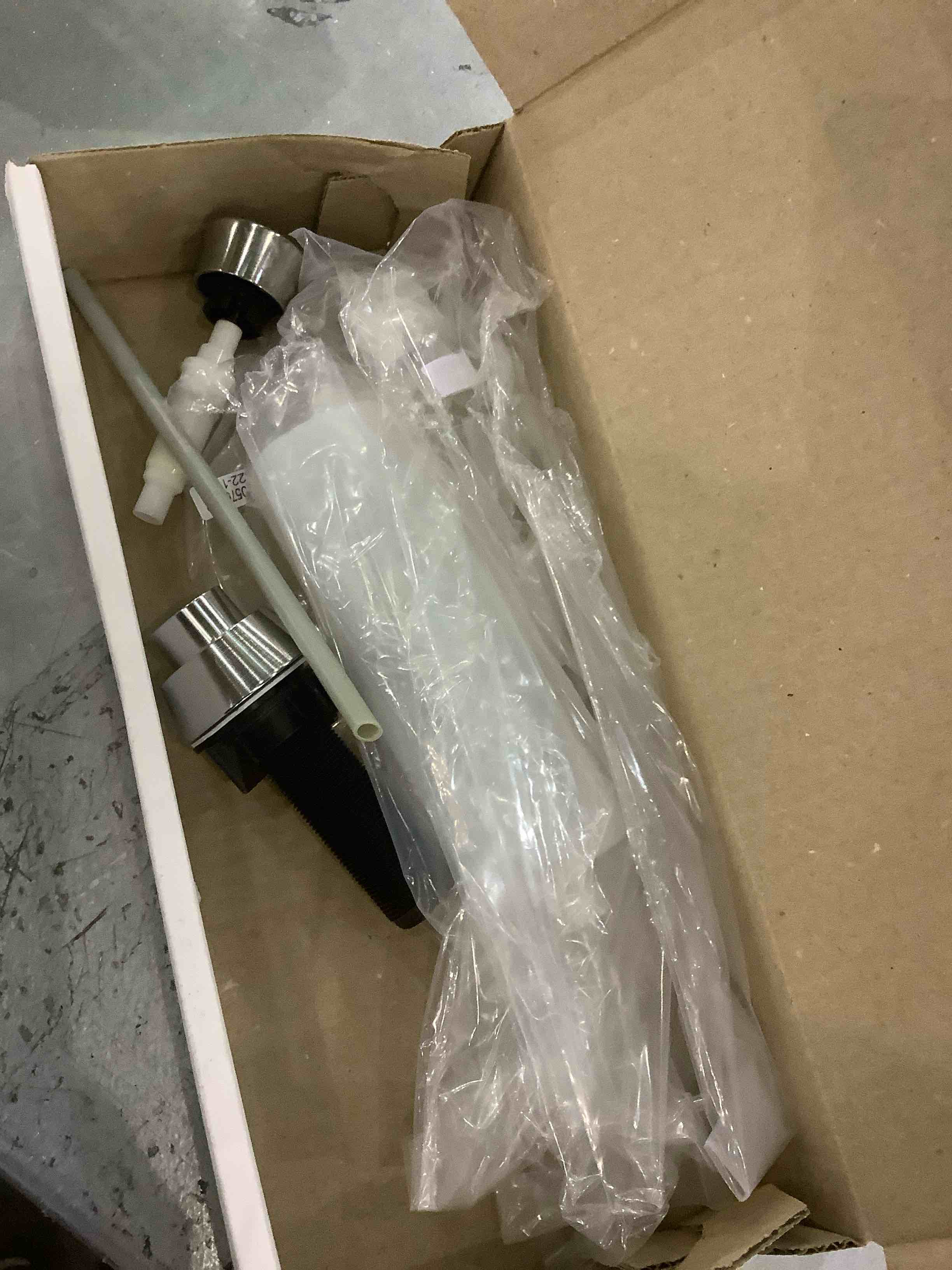 https://s3.amazonaws.com/lotting-images-prod/BargainHunt/EXS01306392_1709913356013.jpeg