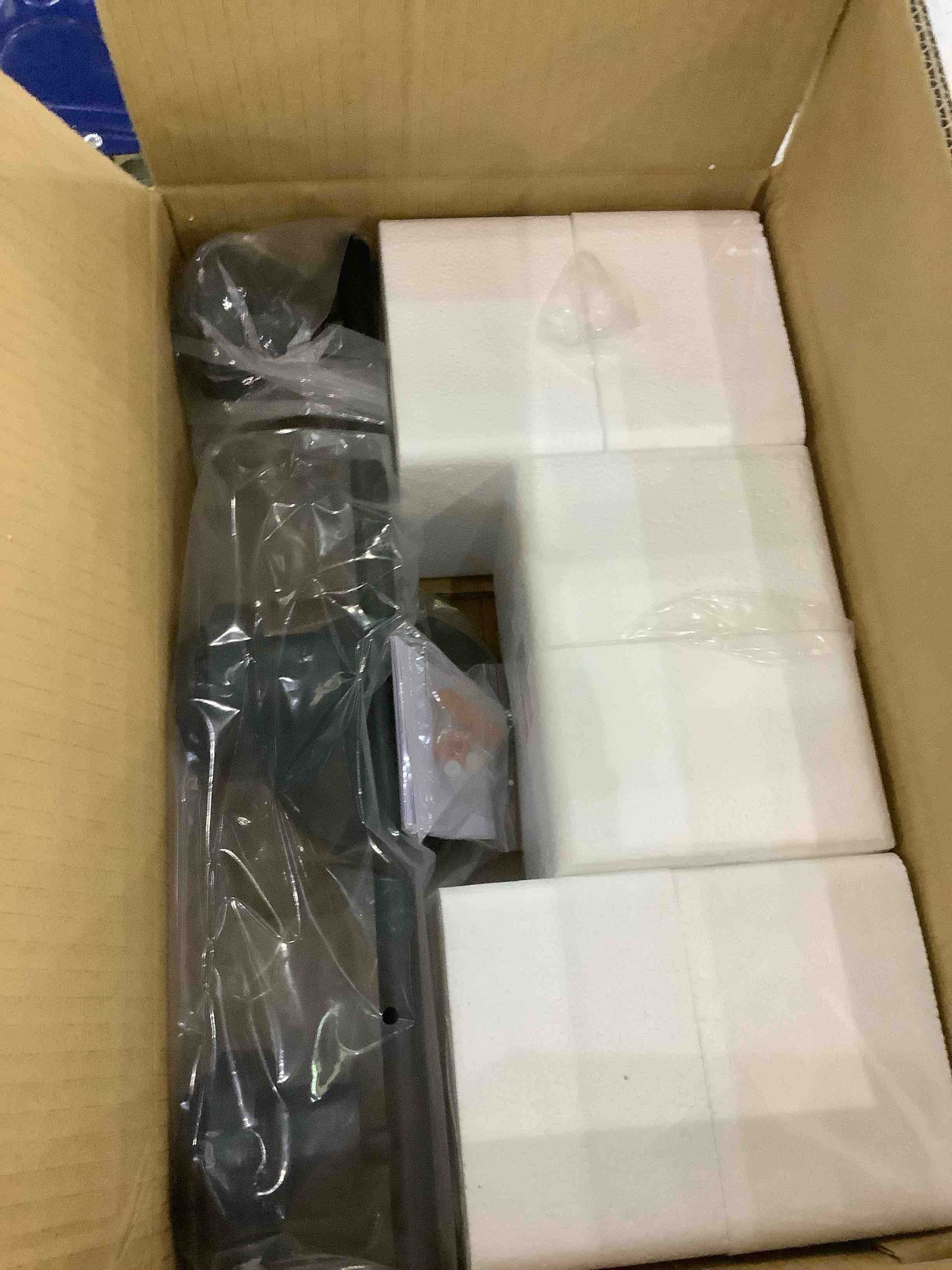 https://s3.amazonaws.com/lotting-images-prod/BargainHunt/EXS01306404_1709914954148.jpeg