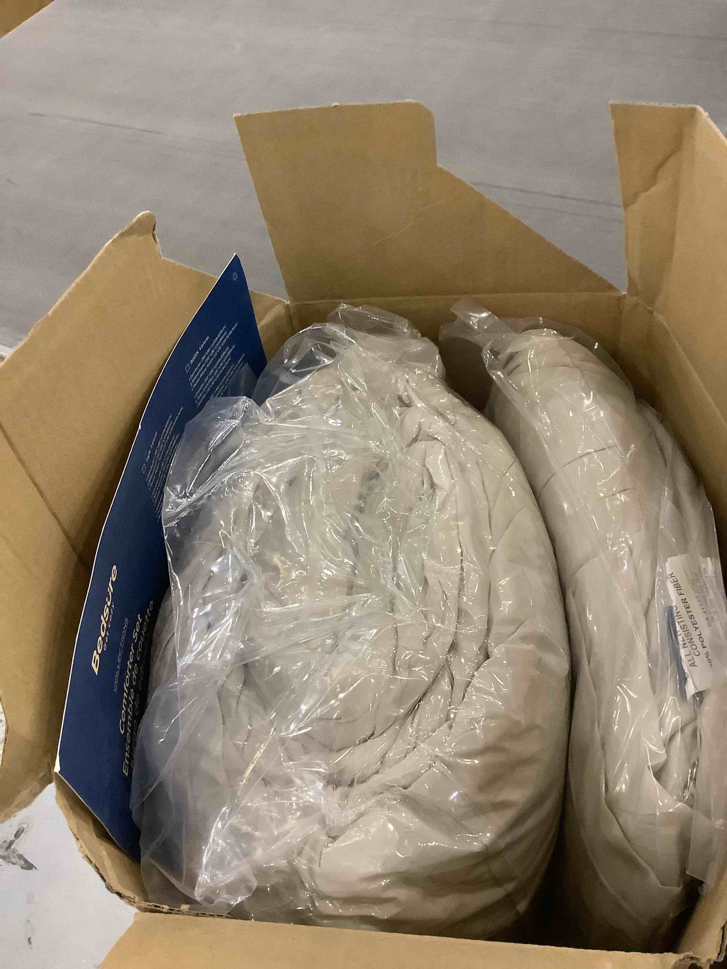 https://s3.amazonaws.com/lotting-images-prod/BargainHunt/EXS01306428_1709916847954.jpeg