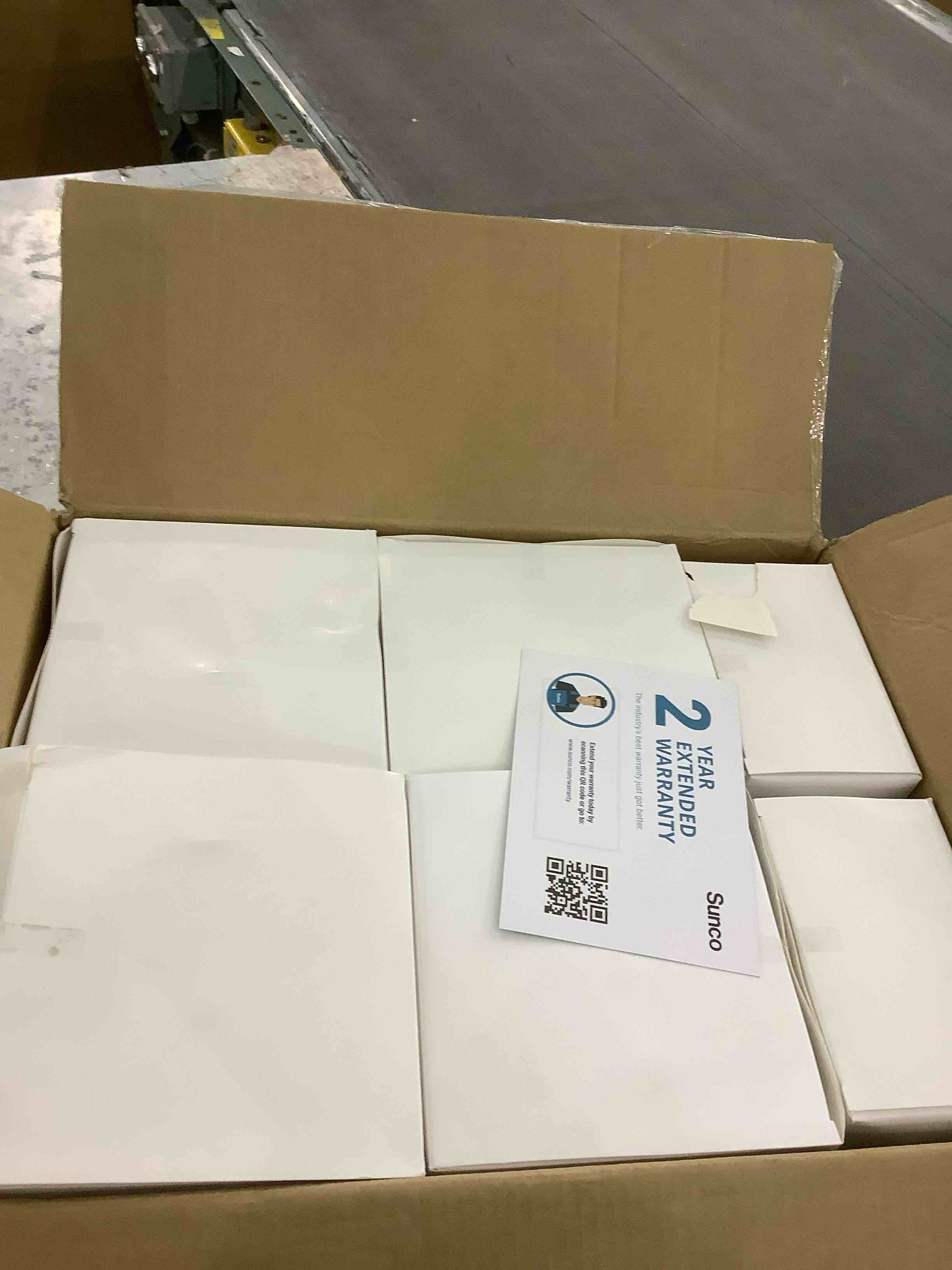 https://s3.amazonaws.com/lotting-images-prod/BargainHunt/EXS01306429_1709916915441.jpeg