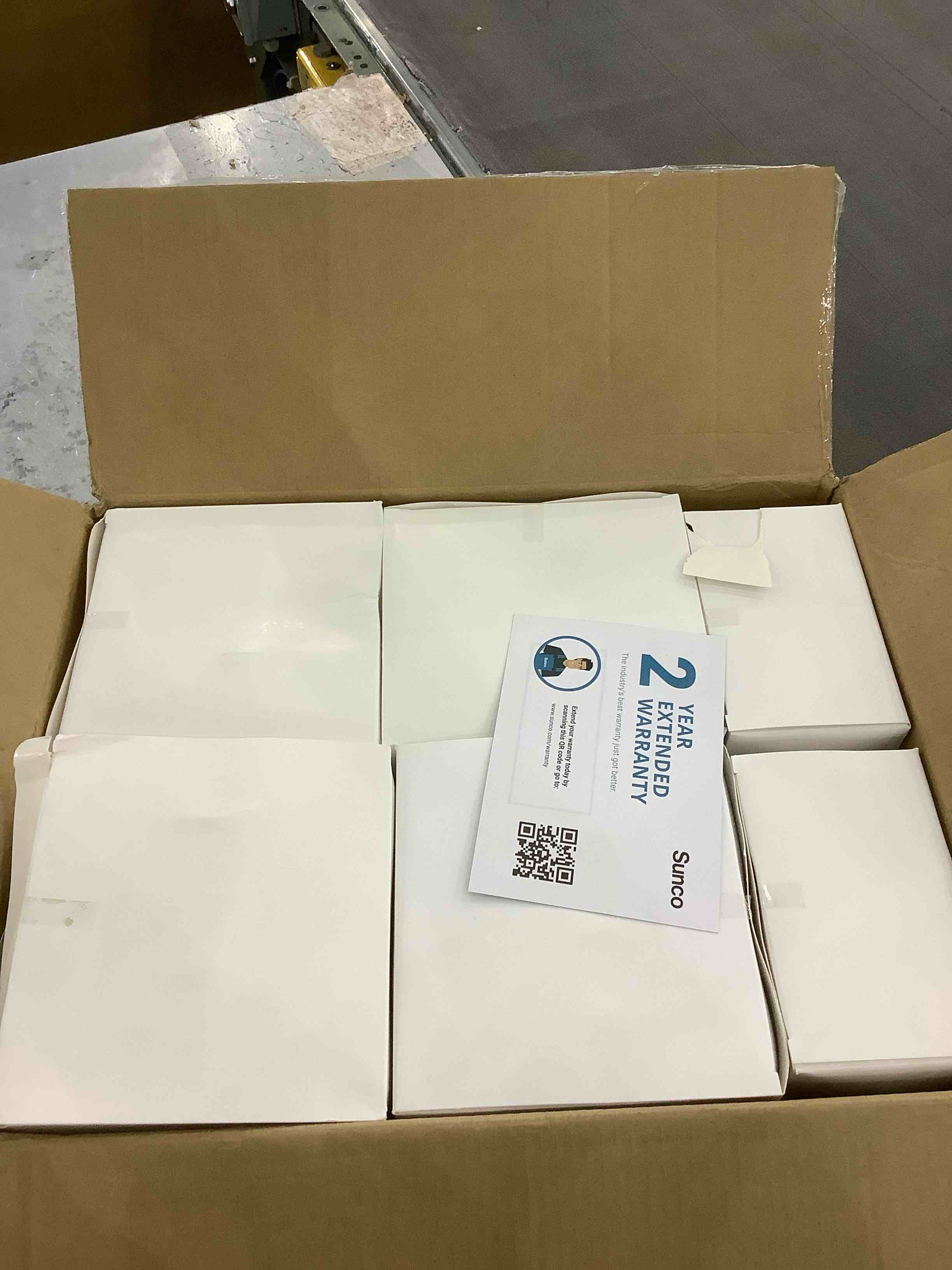https://s3.amazonaws.com/lotting-images-prod/BargainHunt/EXS01306429_1709916917383.jpeg