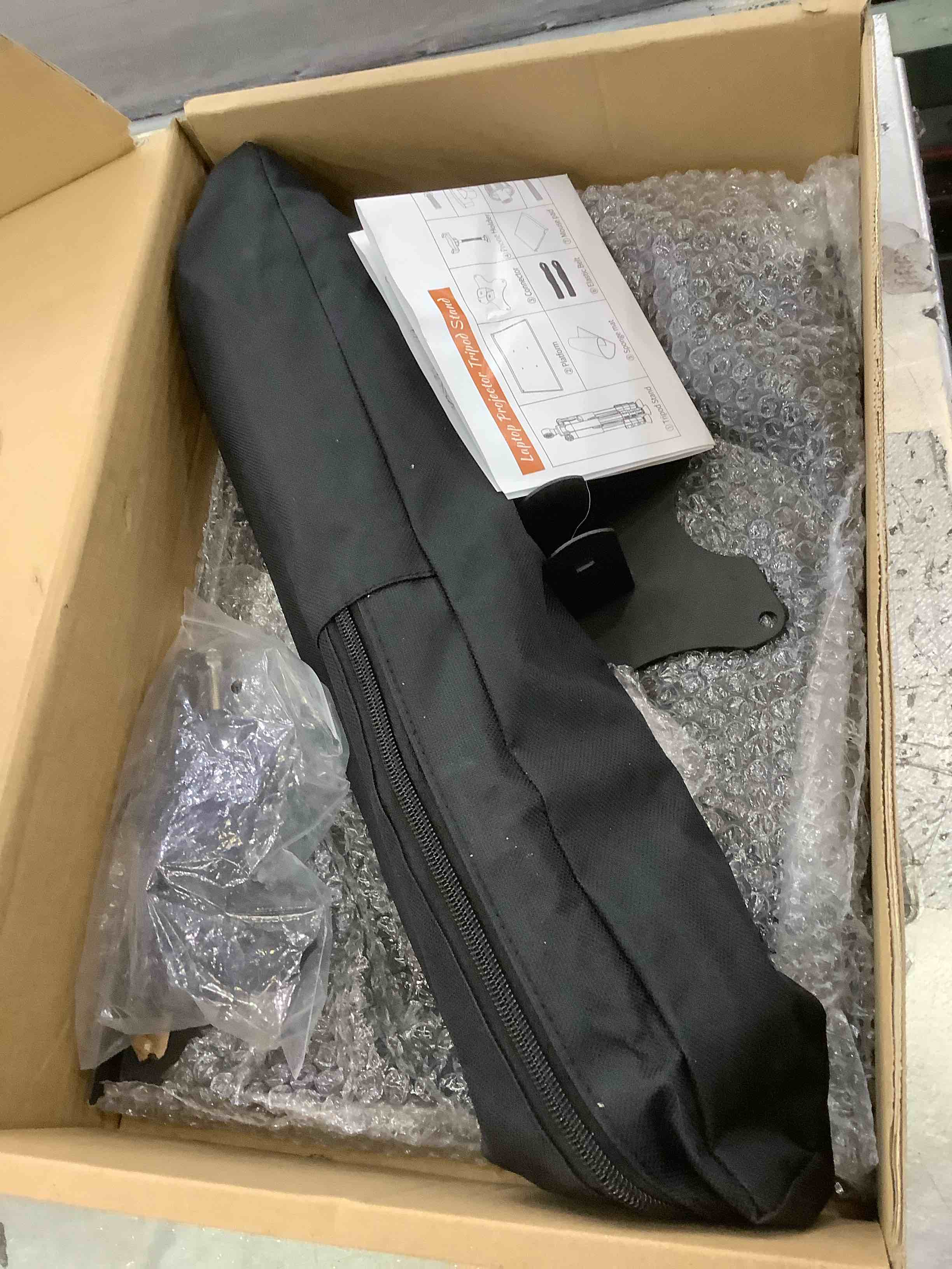 https://s3.amazonaws.com/lotting-images-prod/BargainHunt/EXS01306430_1709919596185.jpeg