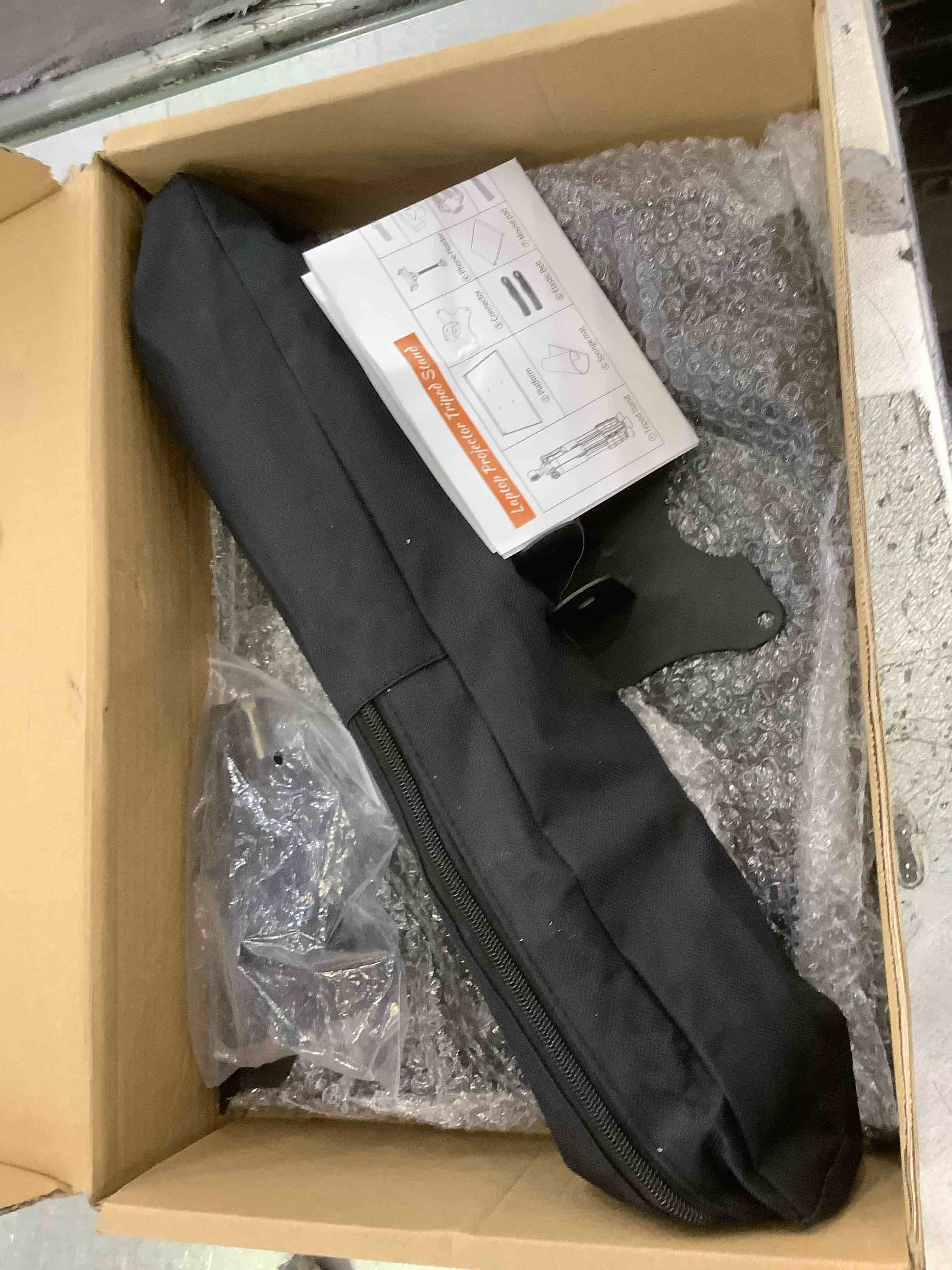 https://s3.amazonaws.com/lotting-images-prod/BargainHunt/EXS01306430_1709919598243.jpeg