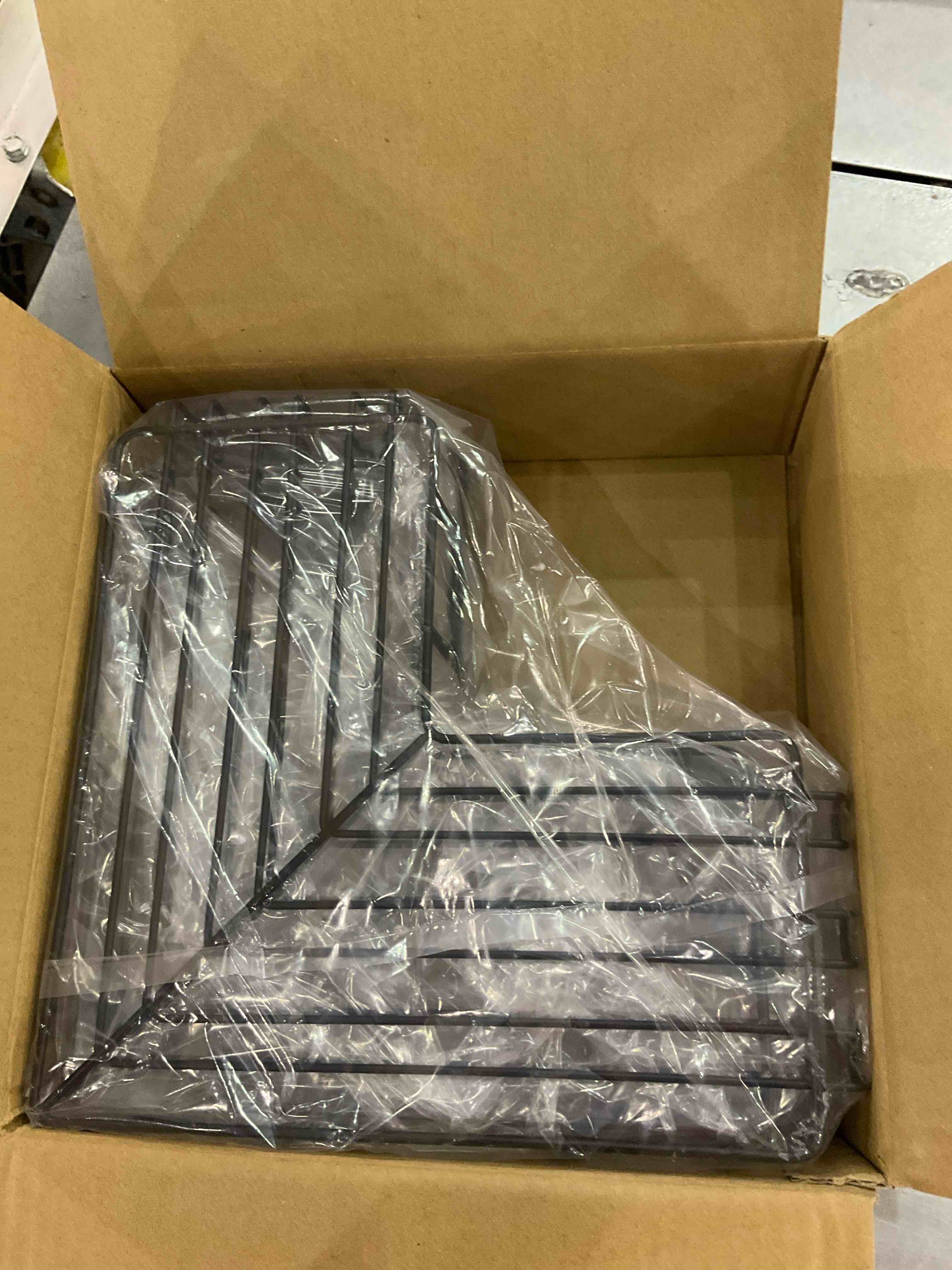 https://s3.amazonaws.com/lotting-images-prod/BargainHunt/EXS01307152_1711474051077.jpeg