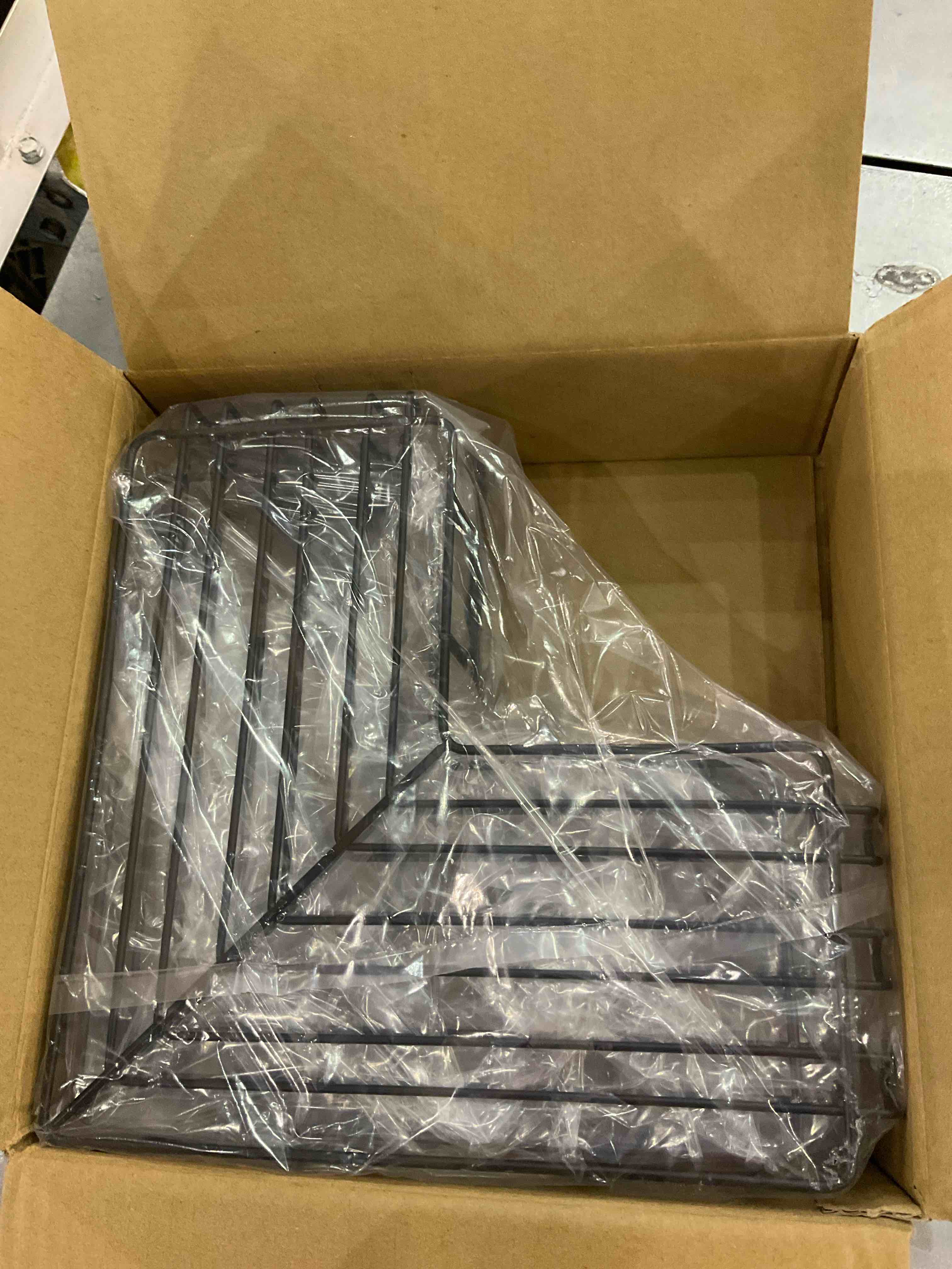 https://s3.amazonaws.com/lotting-images-prod/BargainHunt/EXS01307152_1711474052067.jpeg