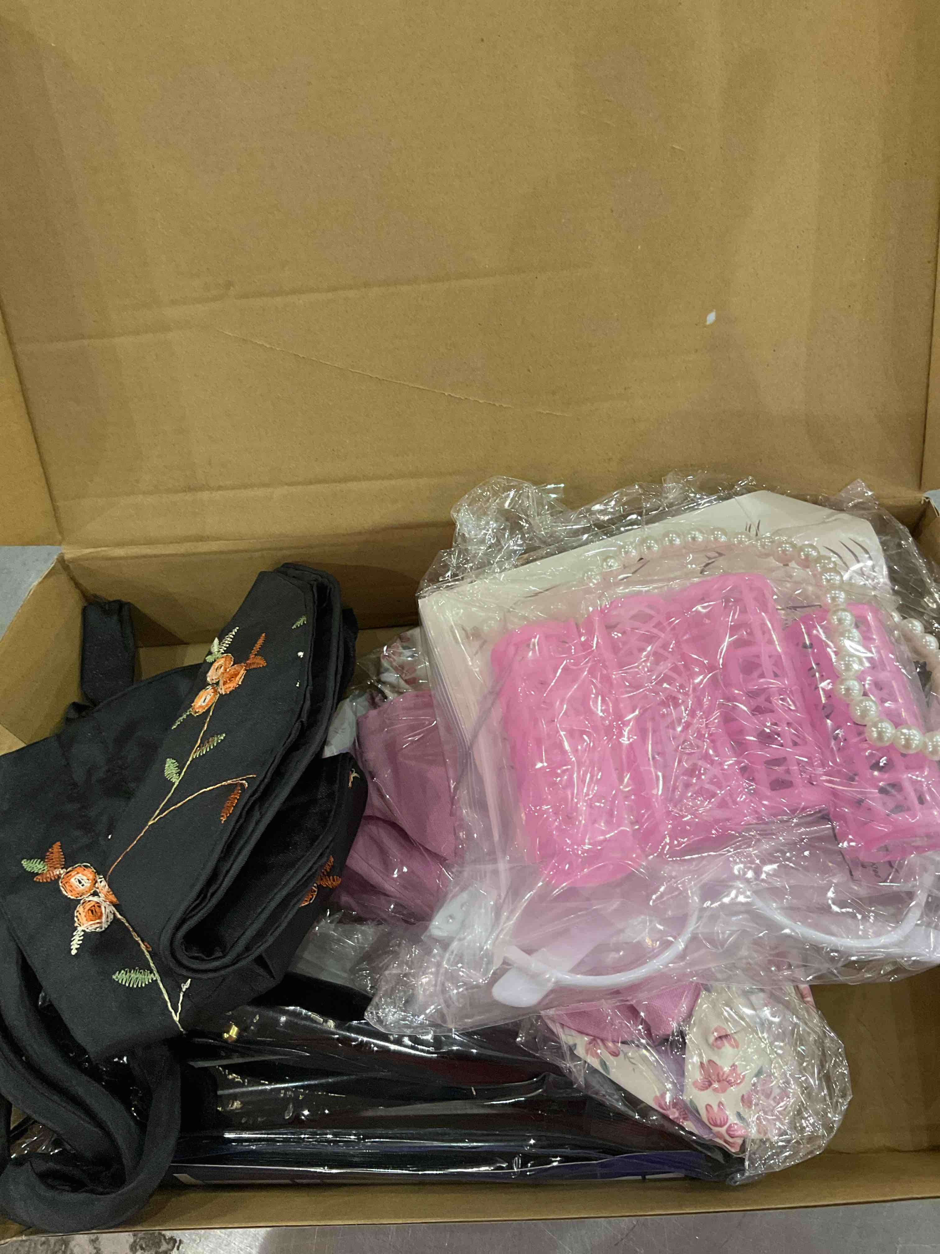 https://s3.amazonaws.com/lotting-images-prod/BargainHunt/EXS01307155_1711474370528.jpeg