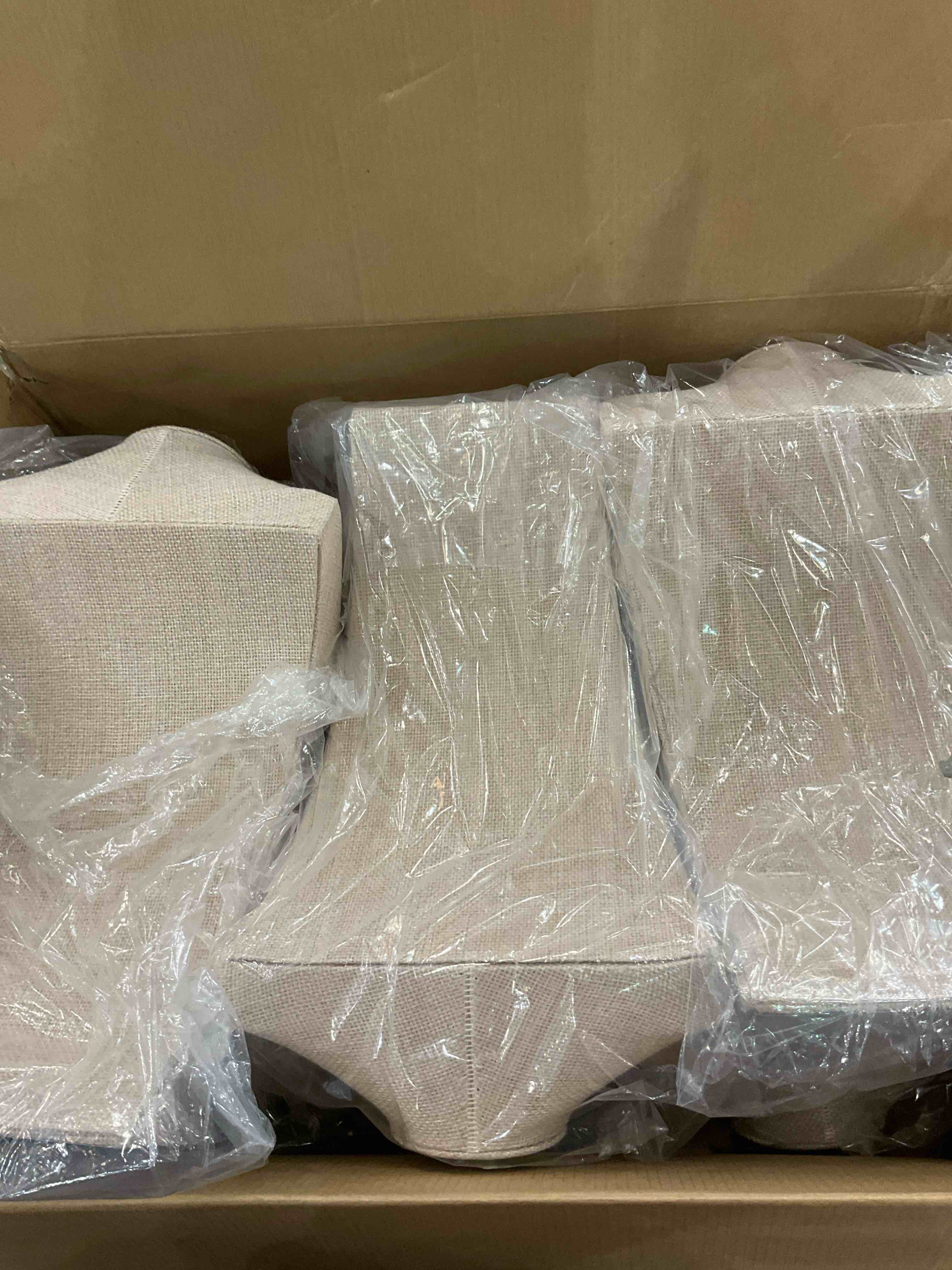 https://s3.amazonaws.com/lotting-images-prod/BargainHunt/EXS01307274_1711552766975.jpeg