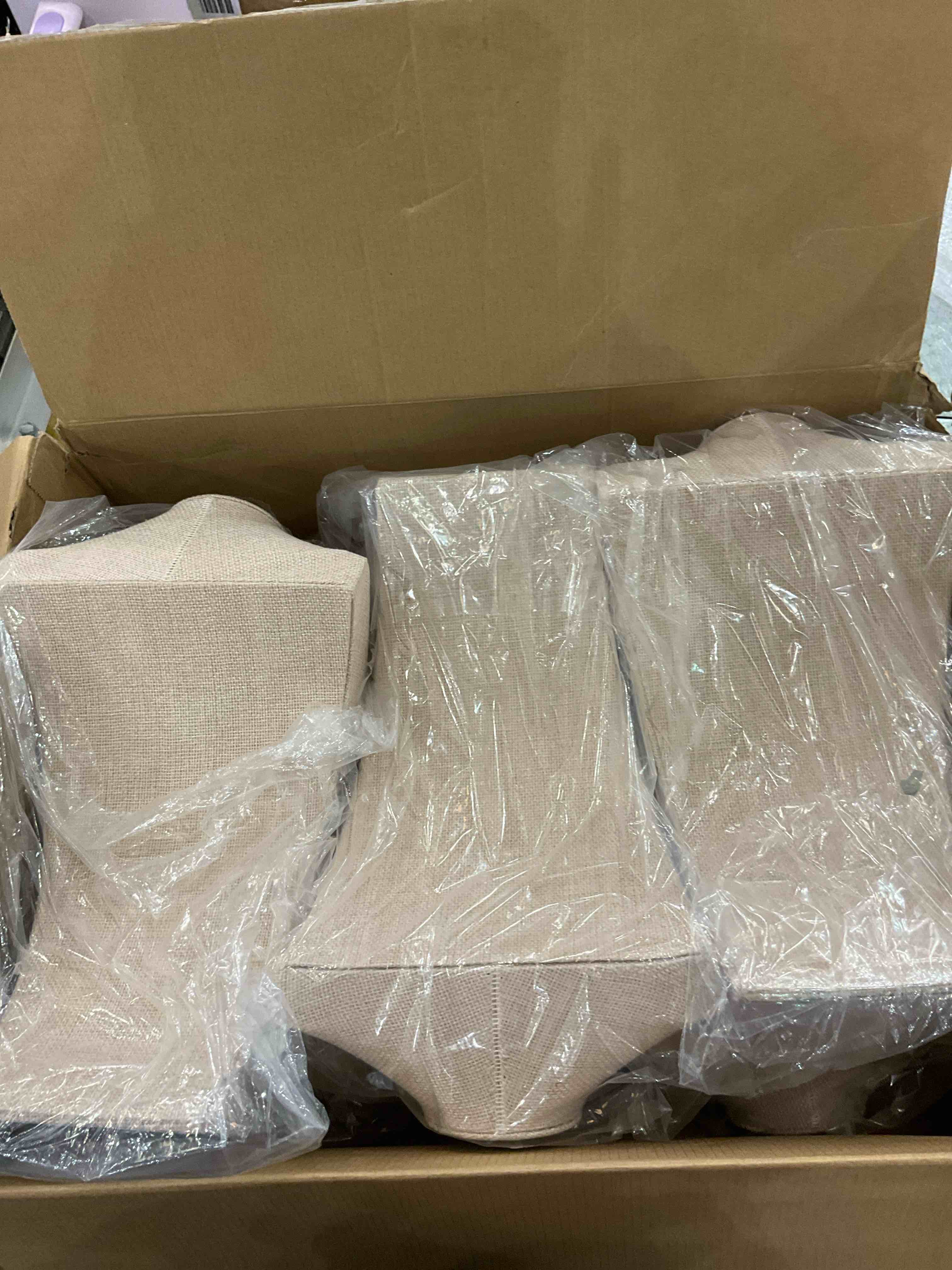https://s3.amazonaws.com/lotting-images-prod/BargainHunt/EXS01307274_1711552768581.jpeg
