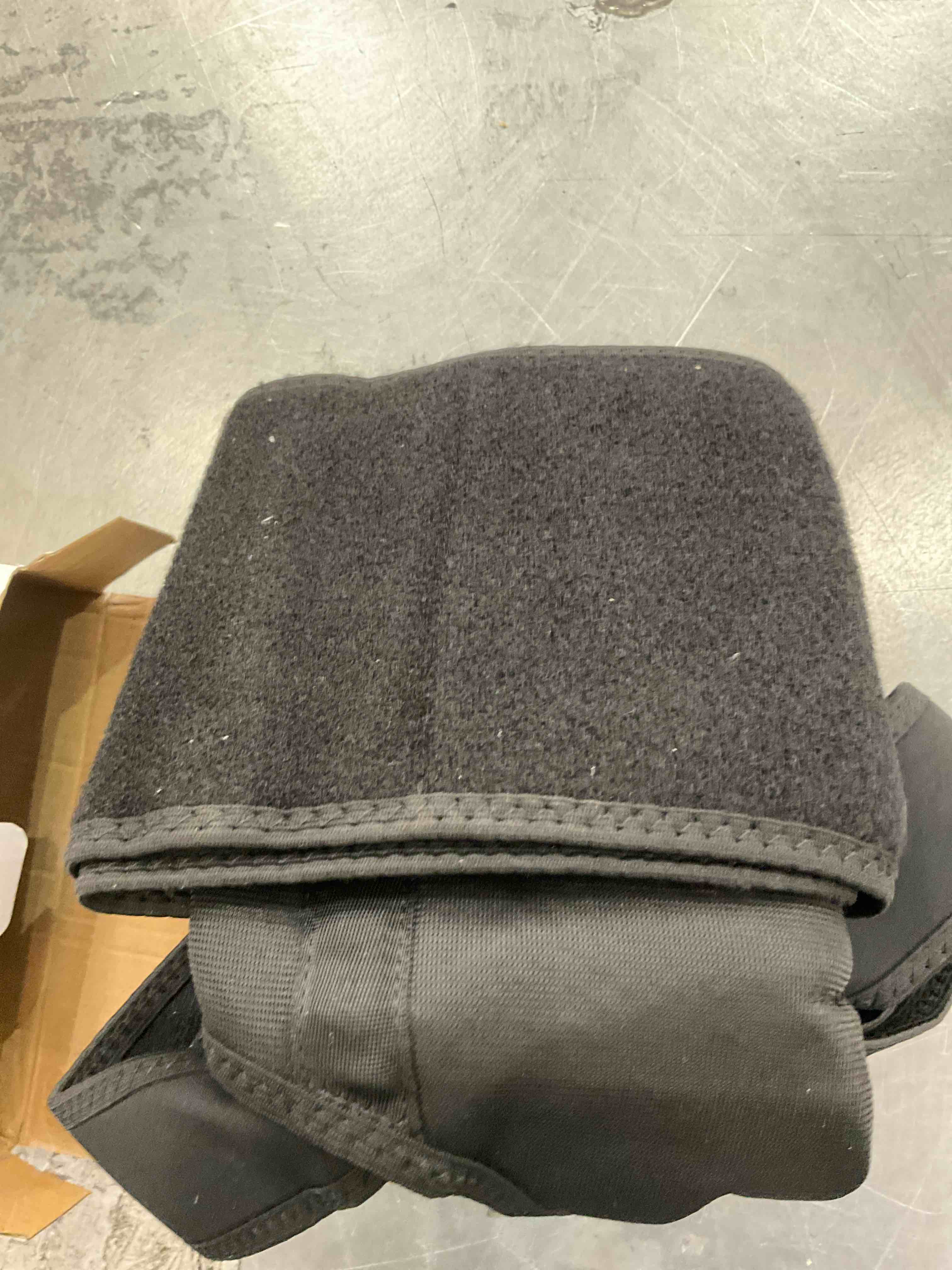 https://s3.amazonaws.com/lotting-images-prod/BargainHunt/EXS01307469_1711640310138.jpeg