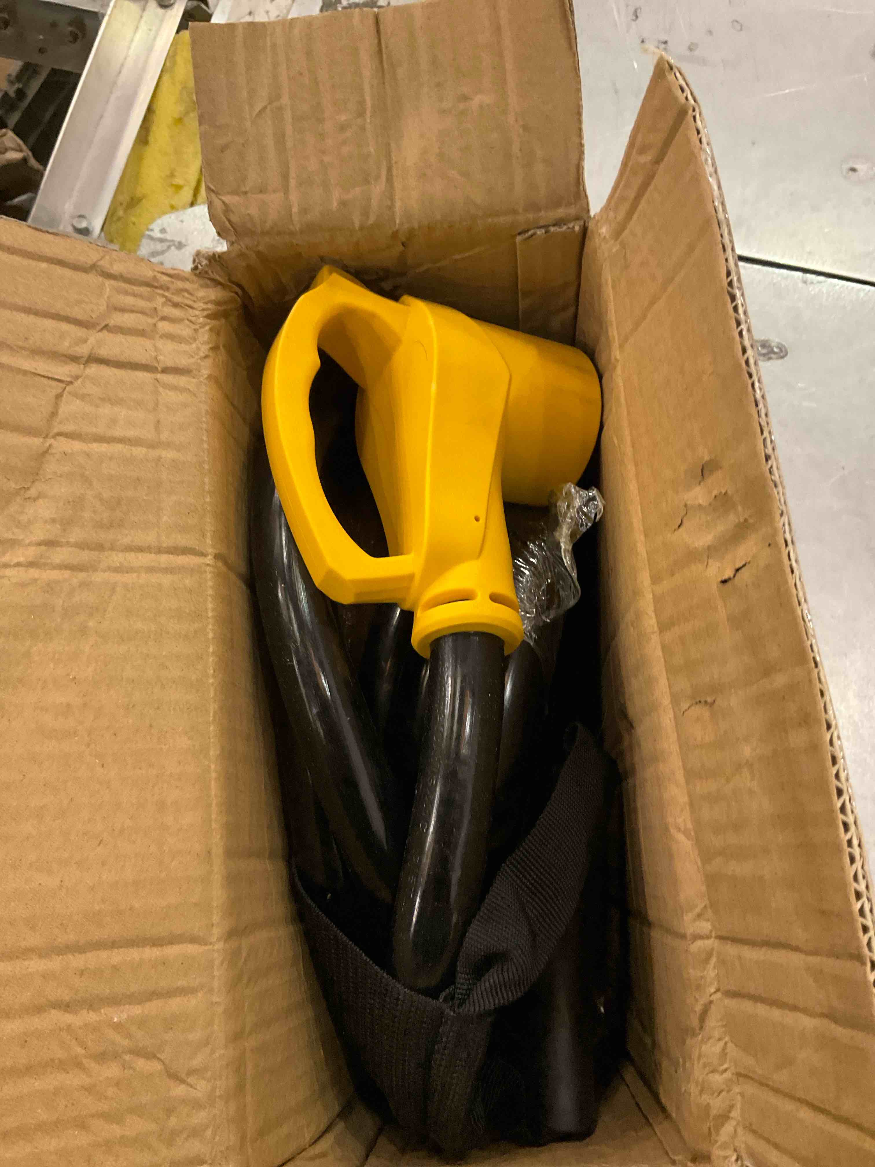 https://s3.amazonaws.com/lotting-images-prod/BargainHunt/EXS01307472_1711640689706.jpeg