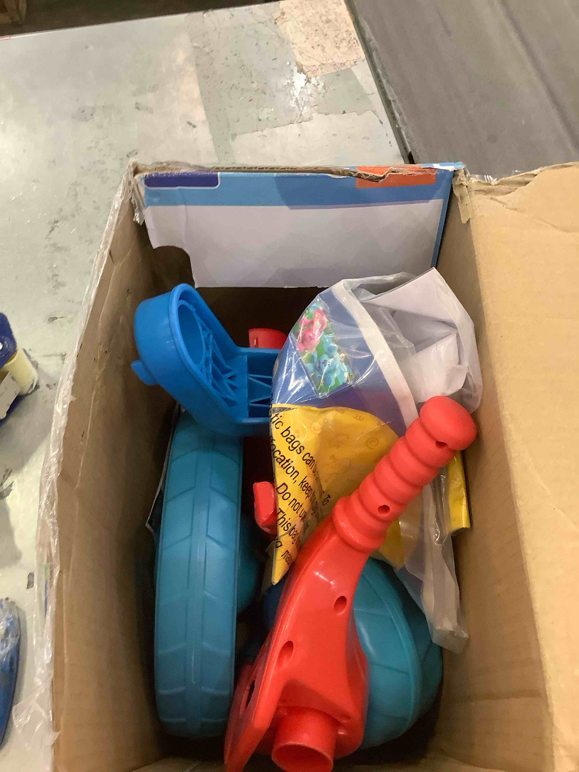 https://s3.amazonaws.com/lotting-images-prod/BargainHunt/EXS01308661_1710868664097.jpeg