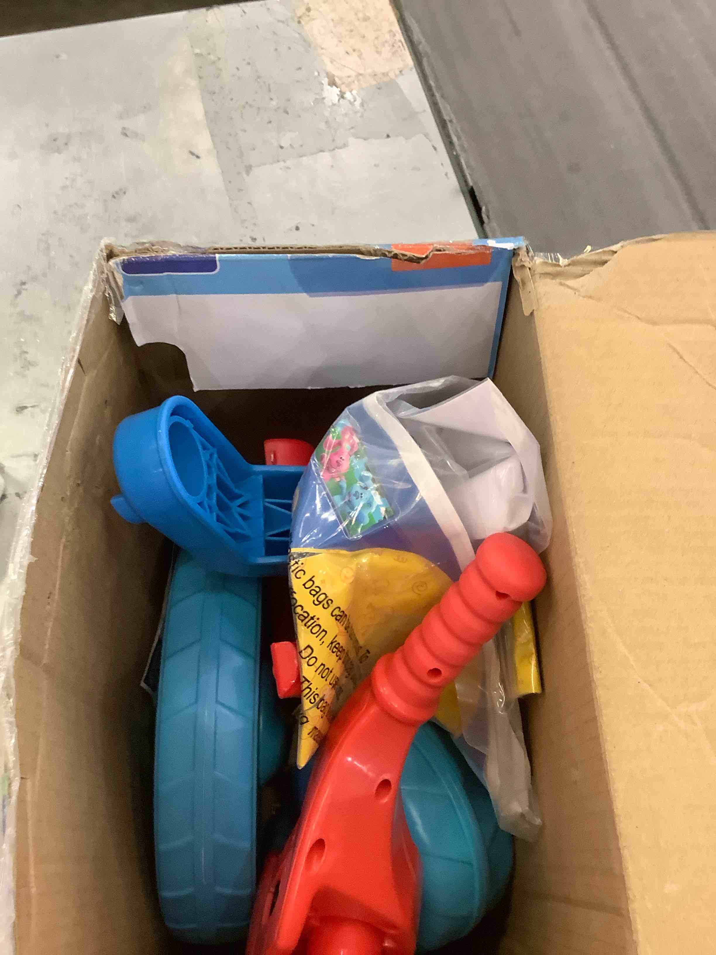 https://s3.amazonaws.com/lotting-images-prod/BargainHunt/EXS01308661_1710868665218.jpeg