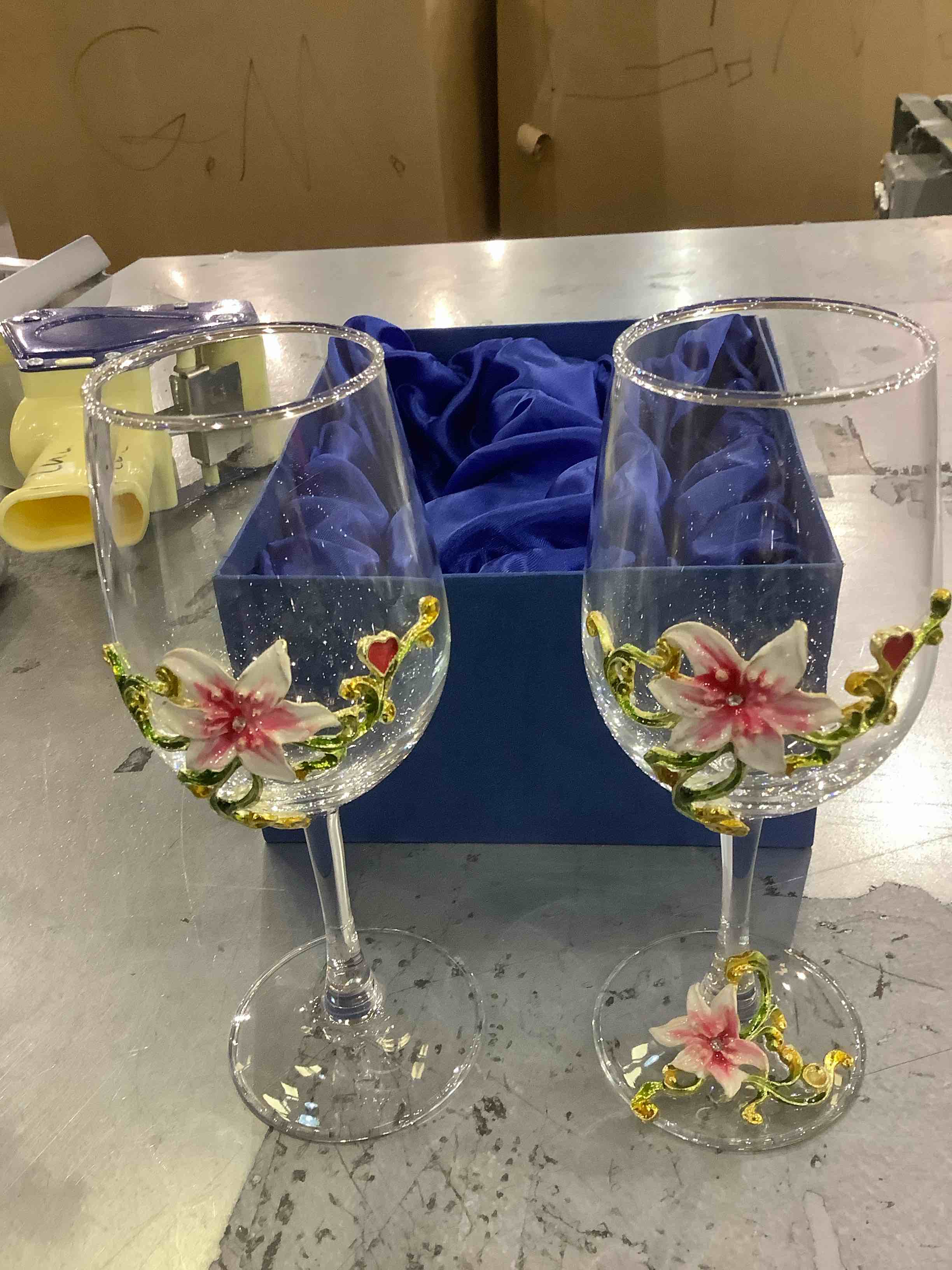 https://s3.amazonaws.com/lotting-images-prod/BargainHunt/EXS01308757_1710942145527.jpeg