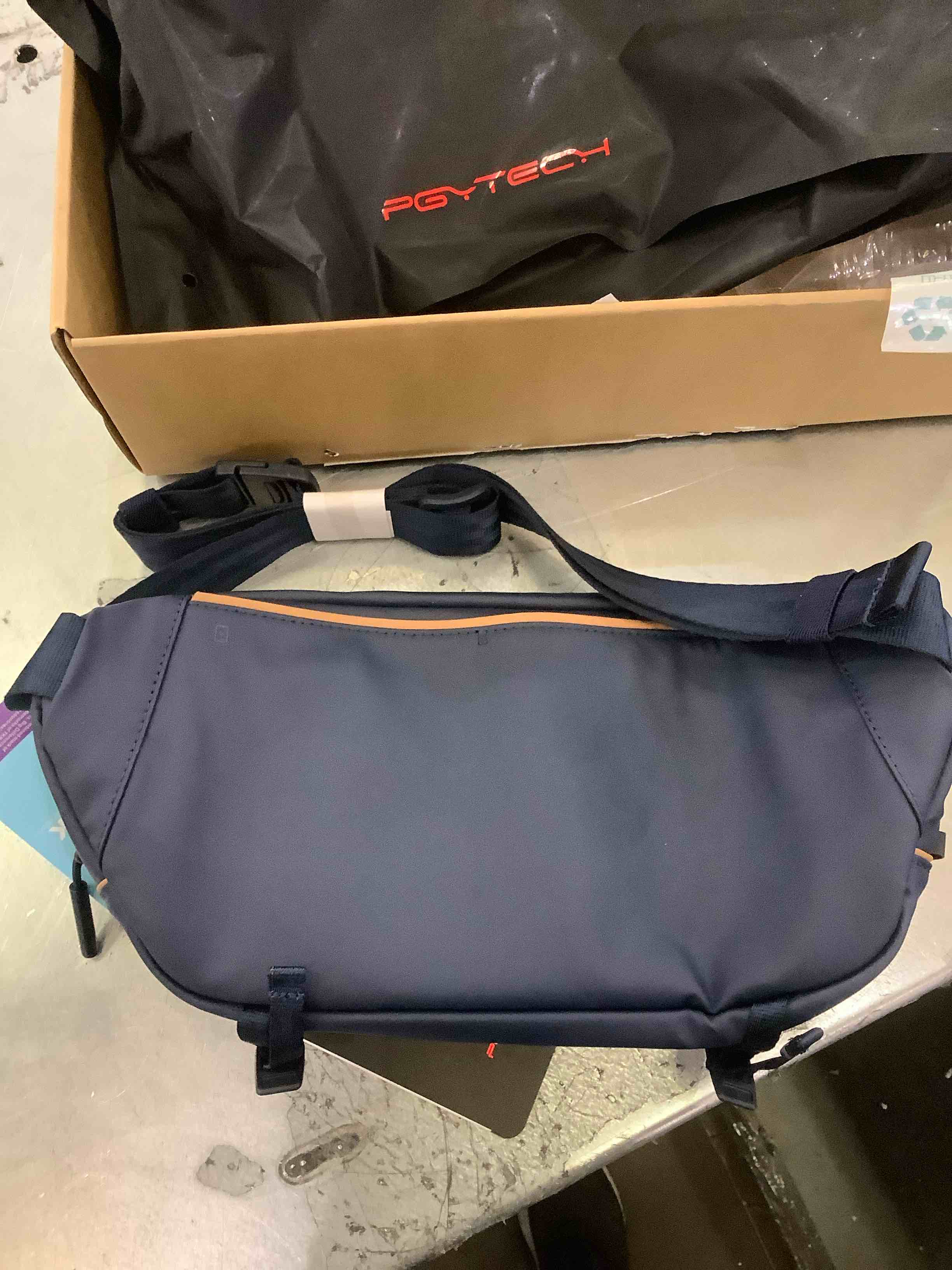 https://s3.amazonaws.com/lotting-images-prod/BargainHunt/EXS01308835_1710949164497.jpeg